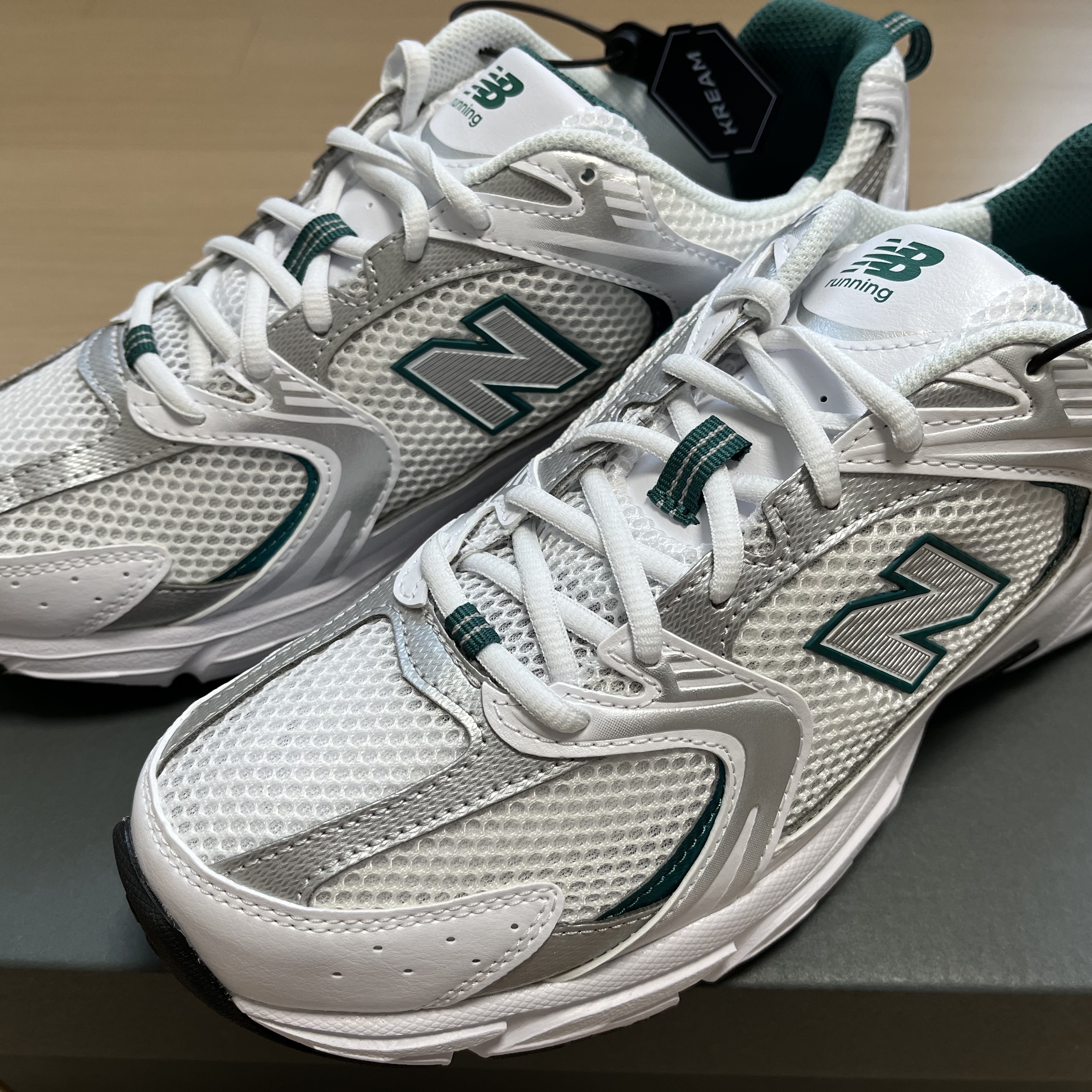 New Balance 530 White Mint 착용 스타일