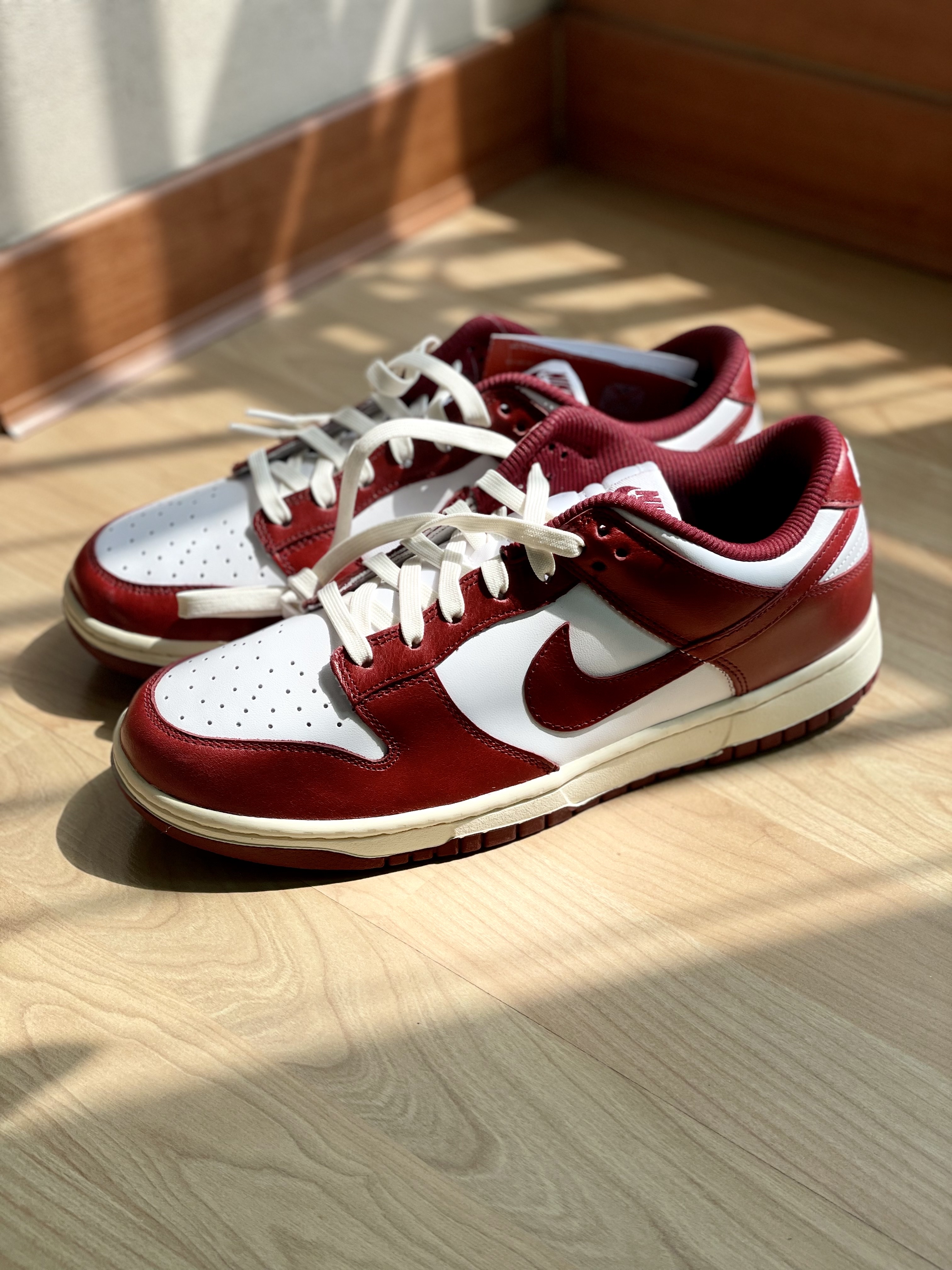 (W) Nike Dunk Low Retro PRM Team Red and White 착용 스타일