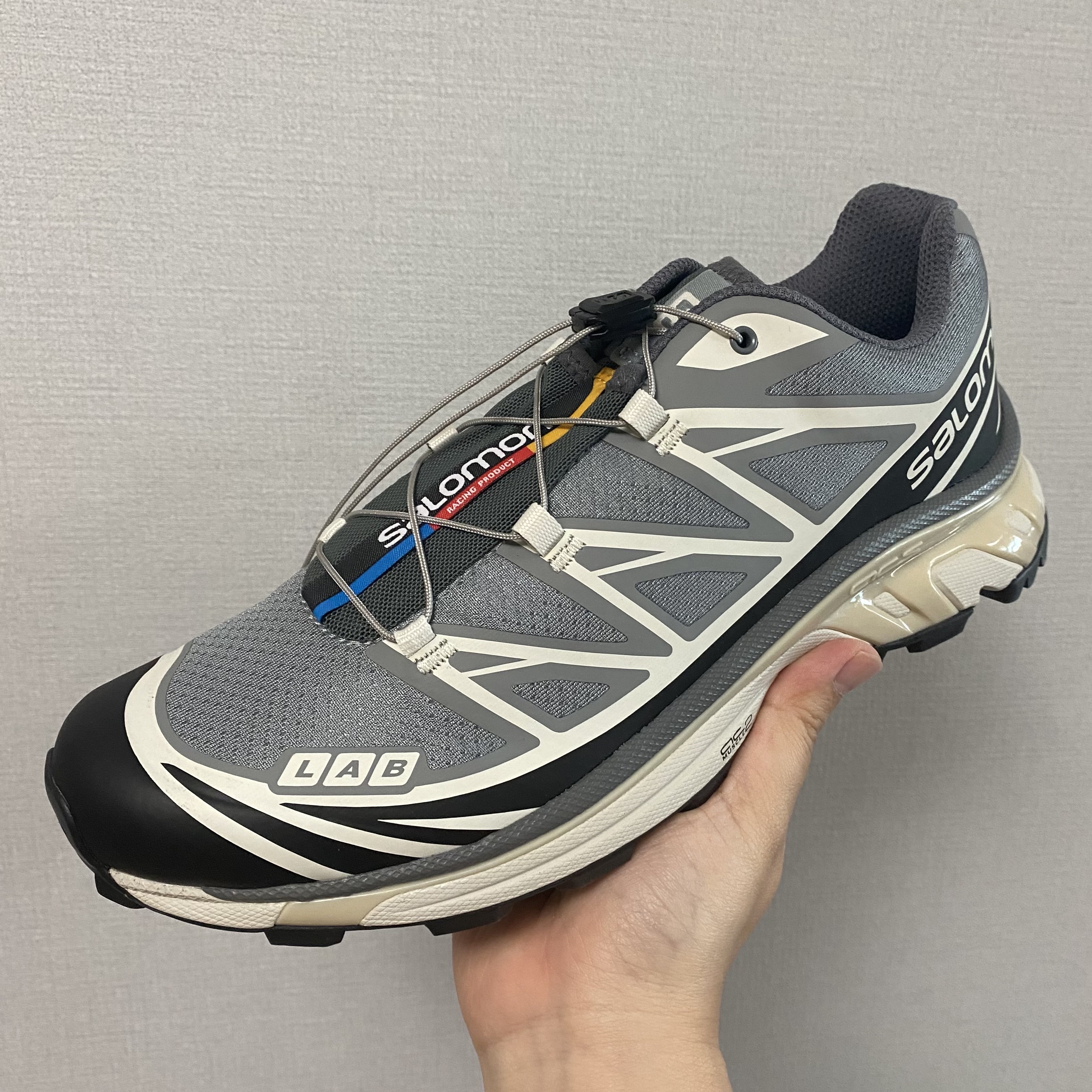 Salomon XT-6 Recut Phantom Vanilla Ice 착용 스타일