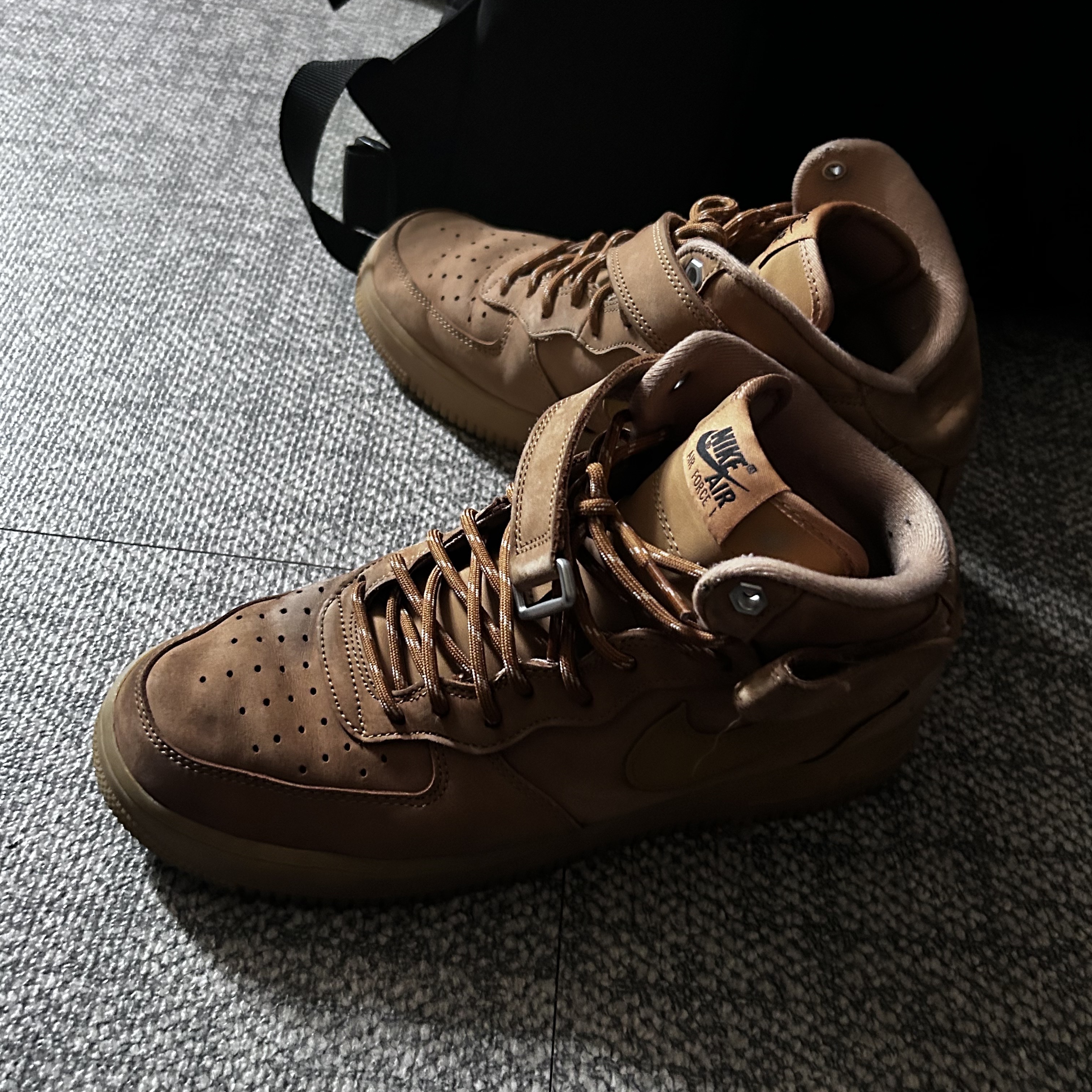 Nike Air Force 1 Mid '07 WB Flax 착용 스타일