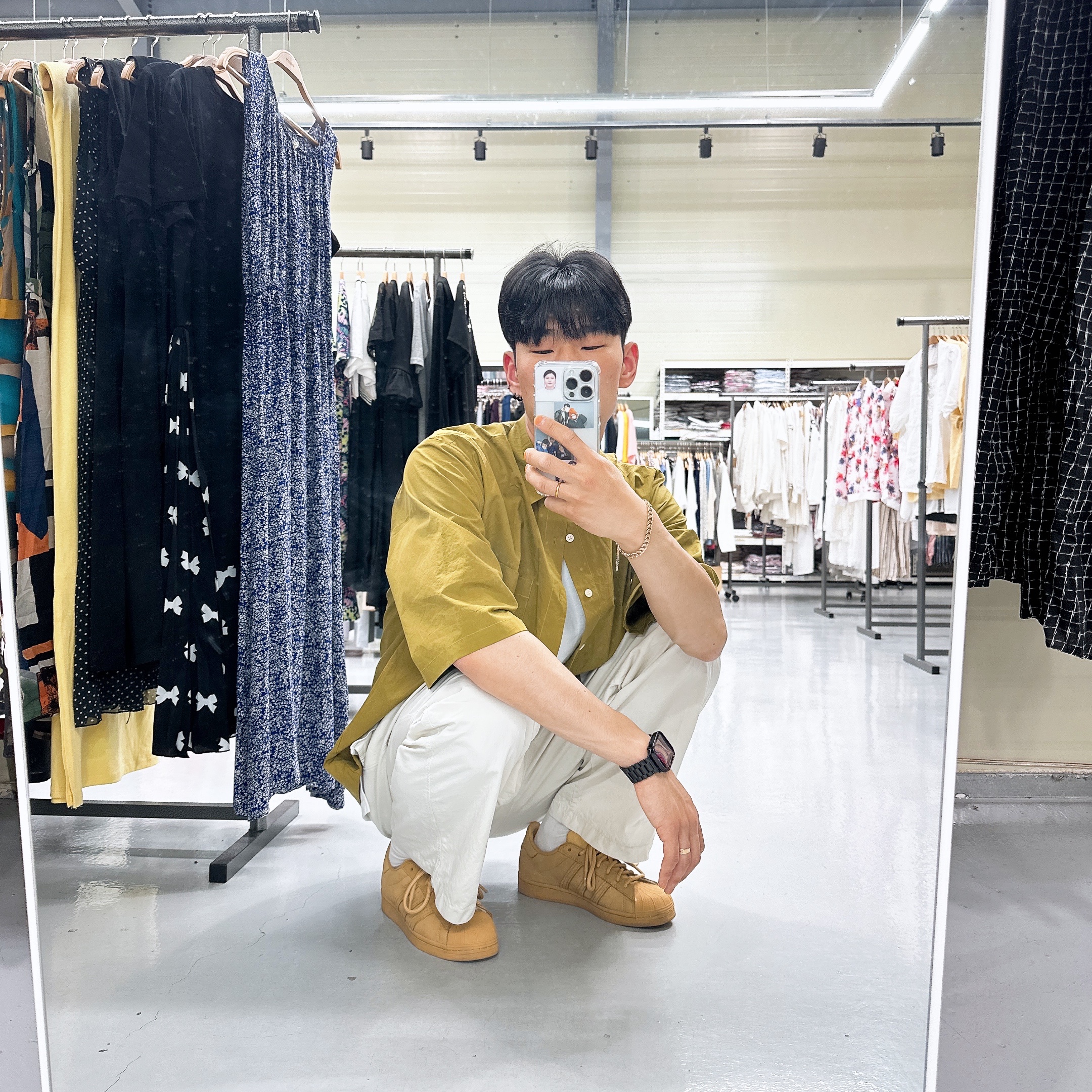 Adidas Superstar Golden Beige 착용 스타일 - 1