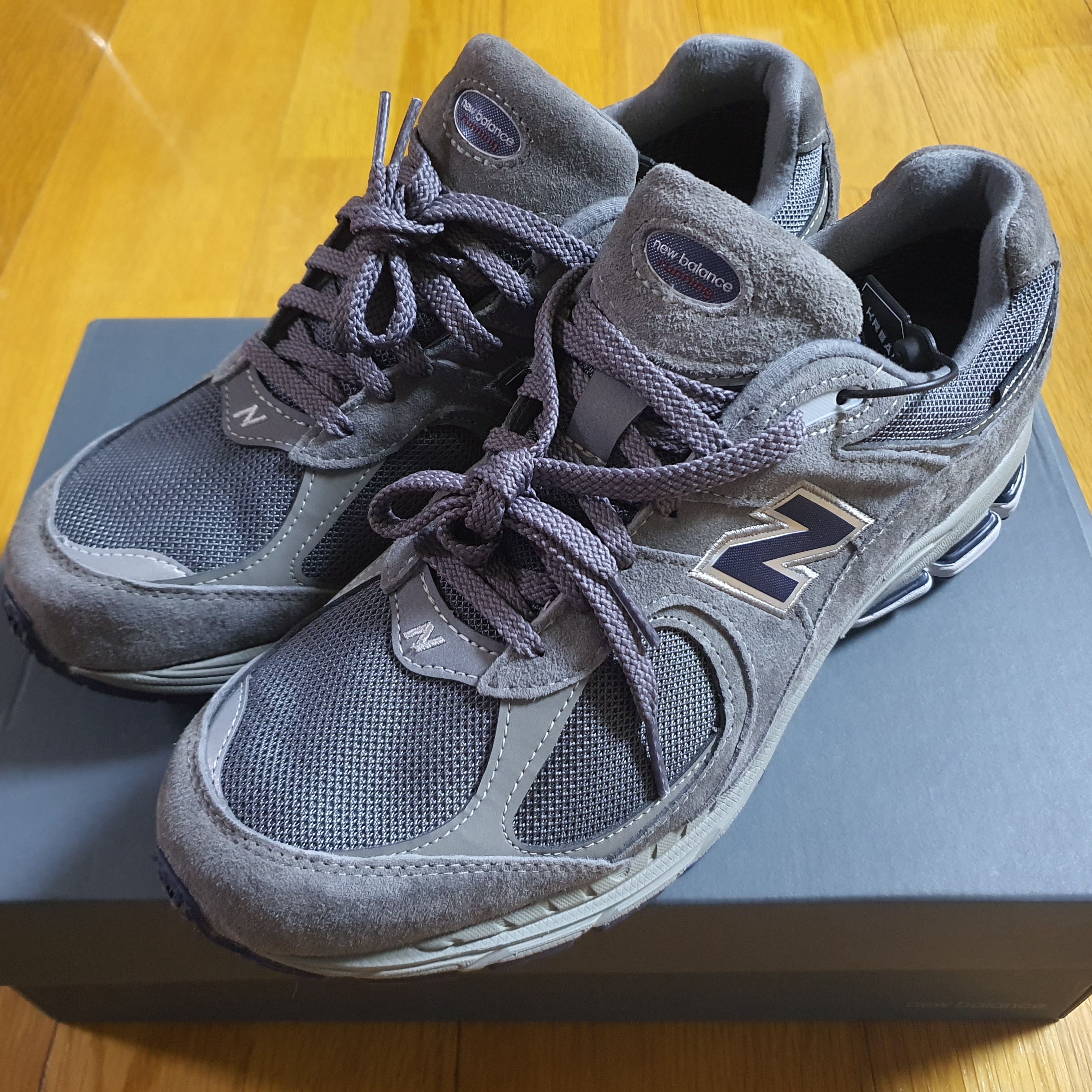 New Balance 2002R Gore-Tex Castlerock Natural Indigo 착용 스타일