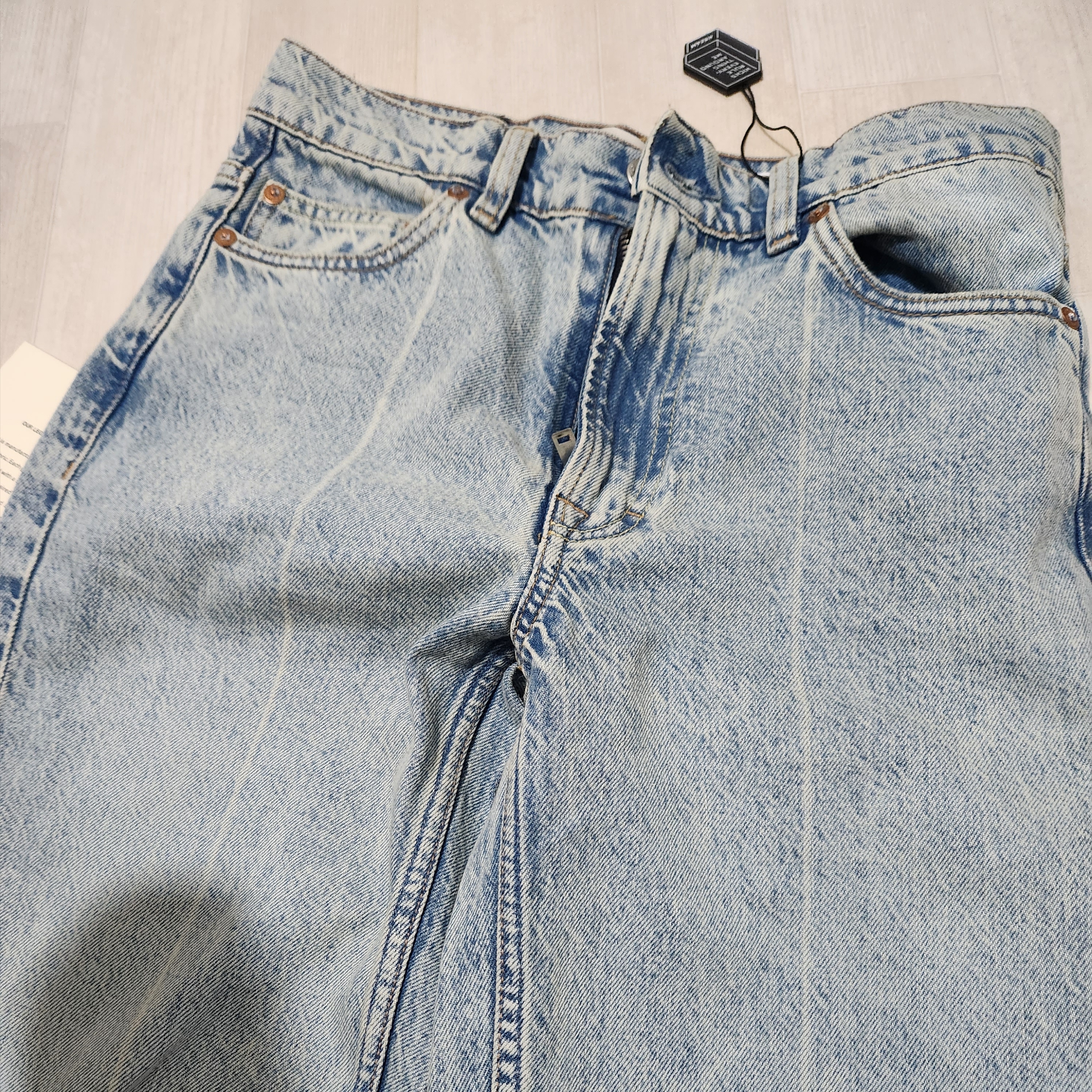 Our Legacy 70s Cut Bleach Crease Denim 착용 스타일