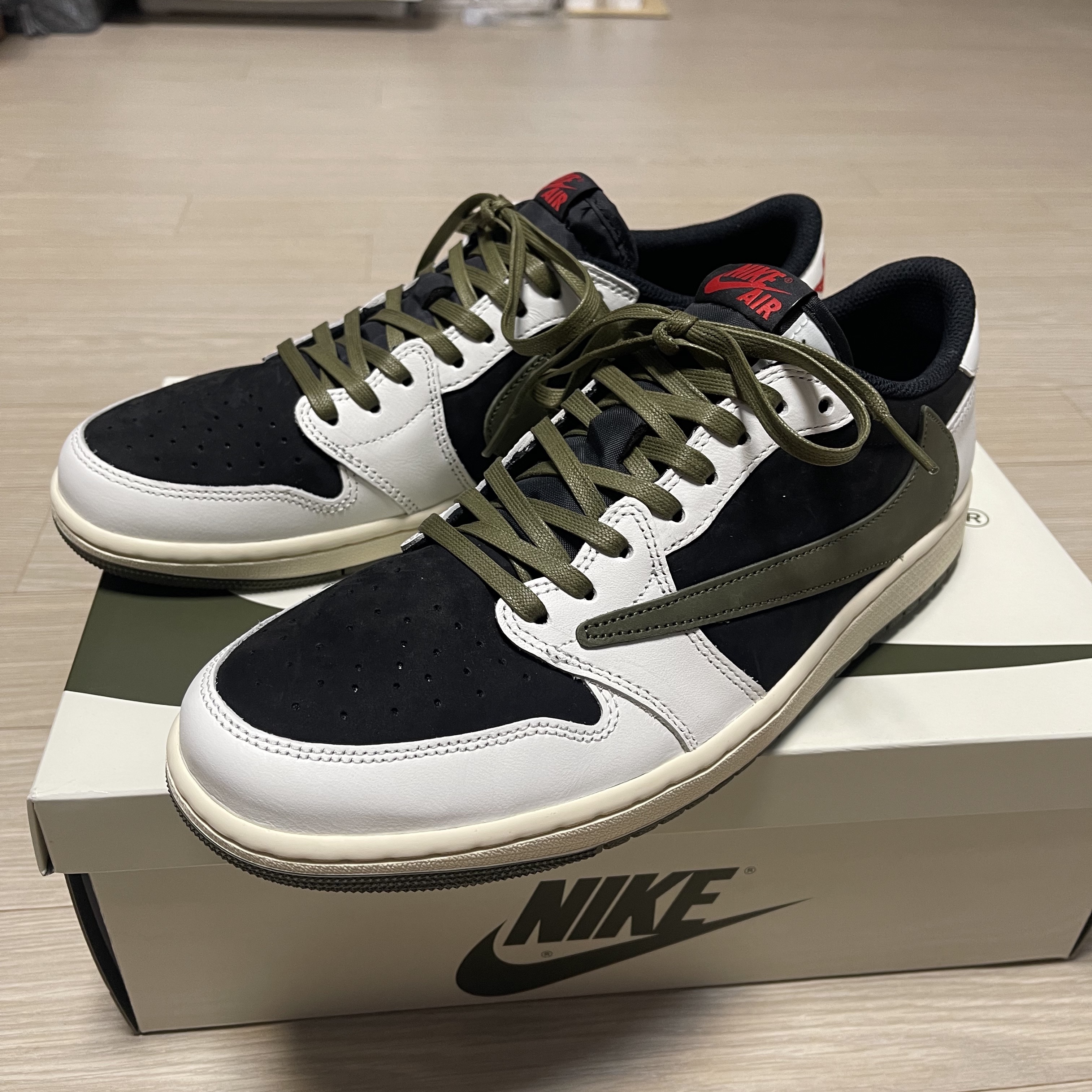 (W) Jordan 1 x Travis Scott Retro Low OG SP Medium Olive 착용 스타일