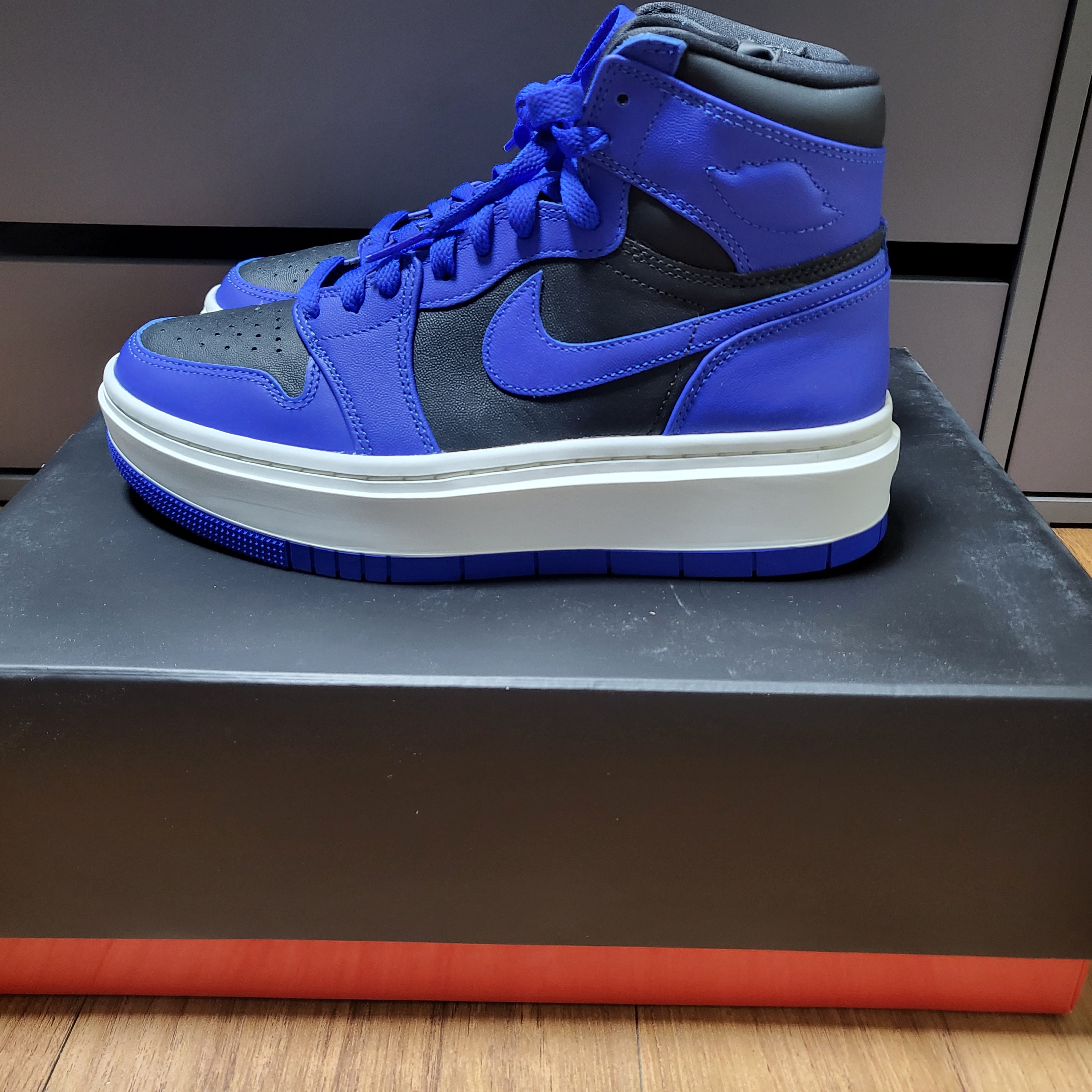 (W) Jordan 1 Elevate High Dark Ash Hyper Royal 착용 스타일