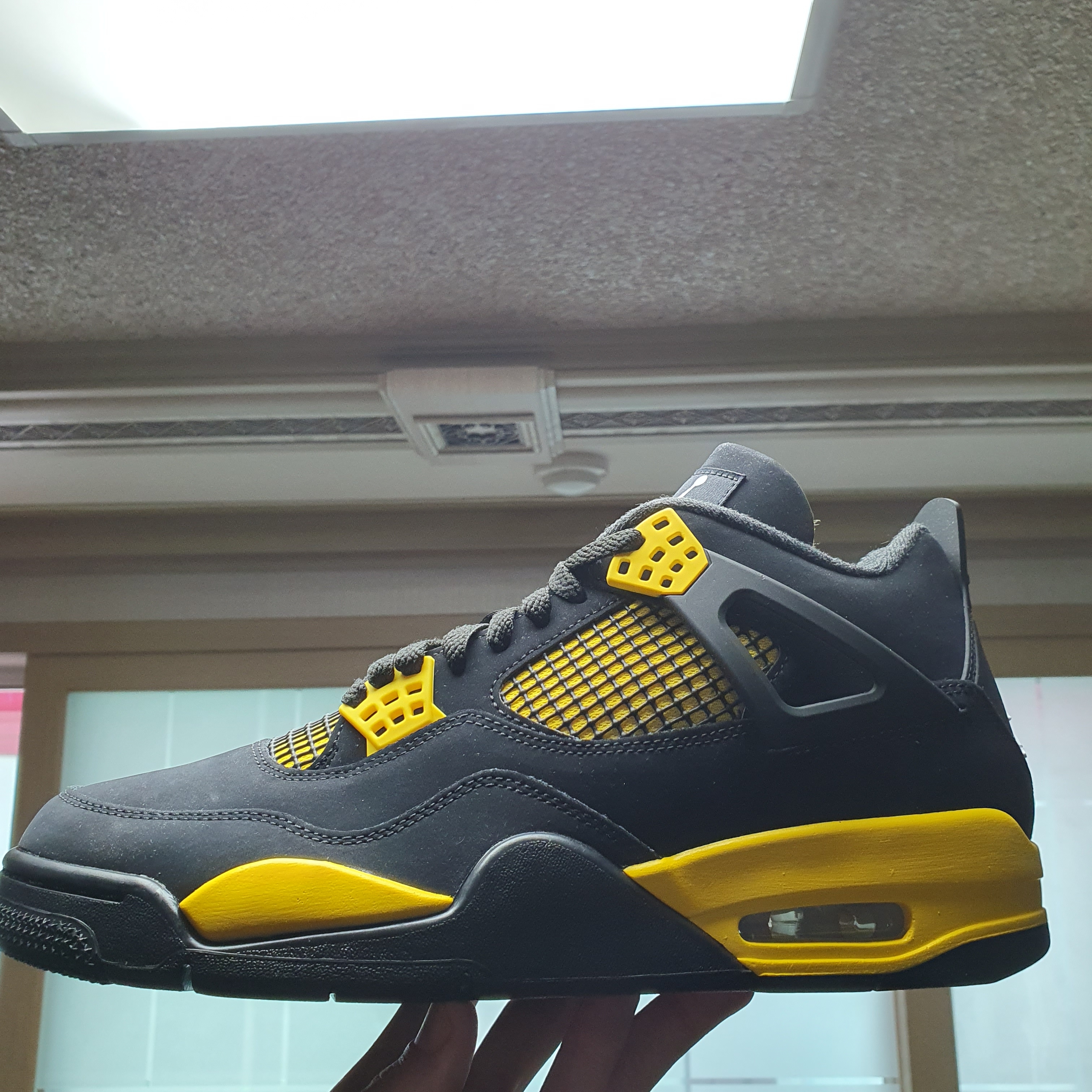 Jordan 4 Retro Thunder 2023 착용 스타일