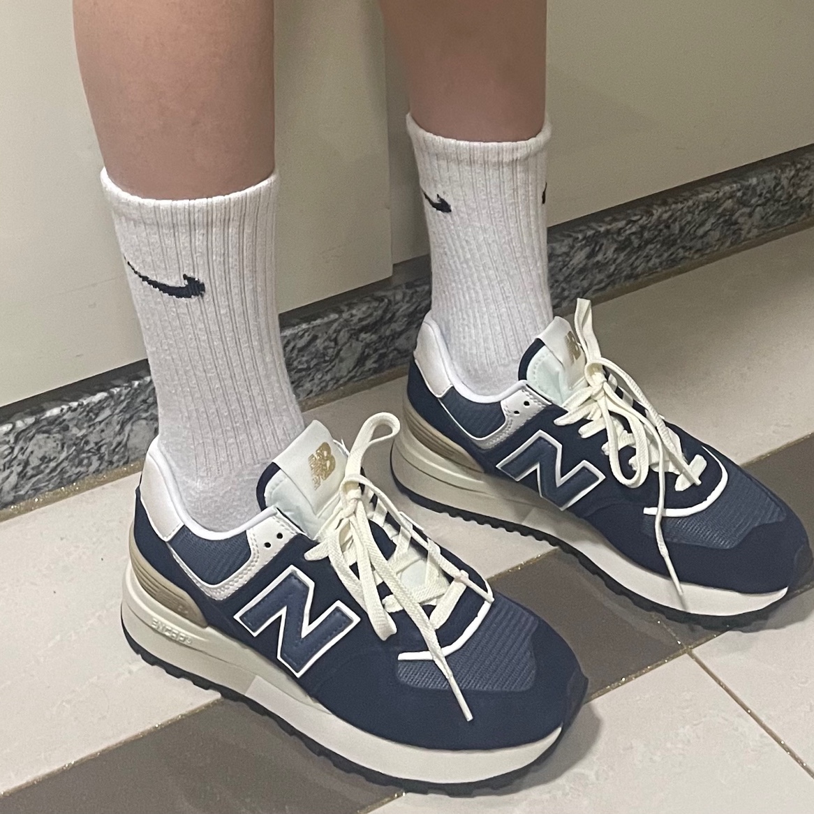 New Balance 574 Legacy Navy 착용 스타일