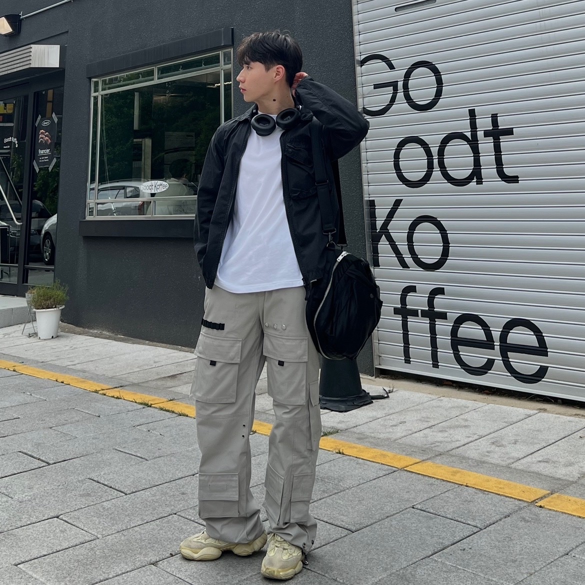 Adidas Yeezy 500 Super Moon Yellow, Stone Island 101WN Brushed Cotton Canvas T.CO+OLD Overshirt Black - 22FW 착용 스타일 - 2