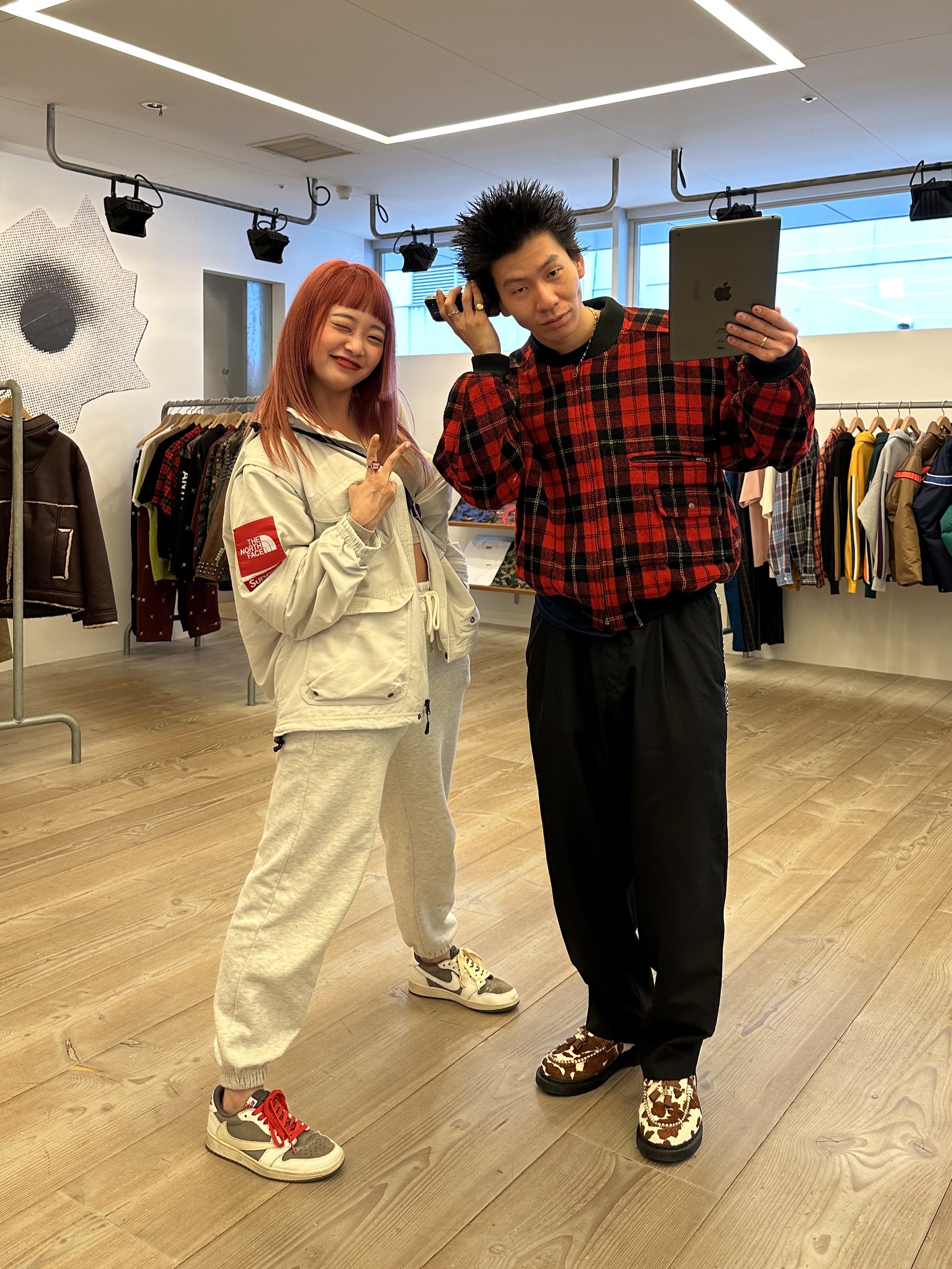 Supreme x The North Face Trekking Convertible Jacket Stone - 22SS, Human Made Heart Ring Red 착용 스타일 - 2