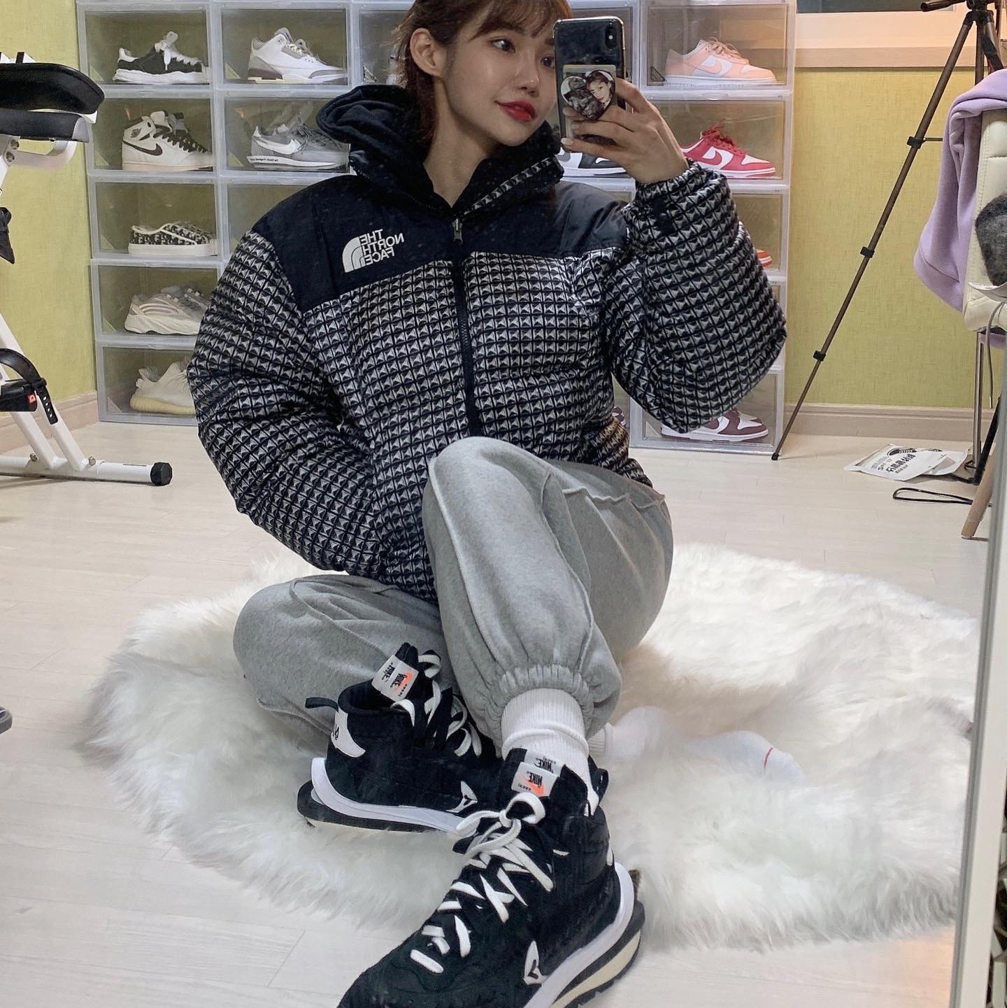 Nike x Sacai x Jean Paul Gaultier VaporWaffle Black White 착용 스타일 - 3