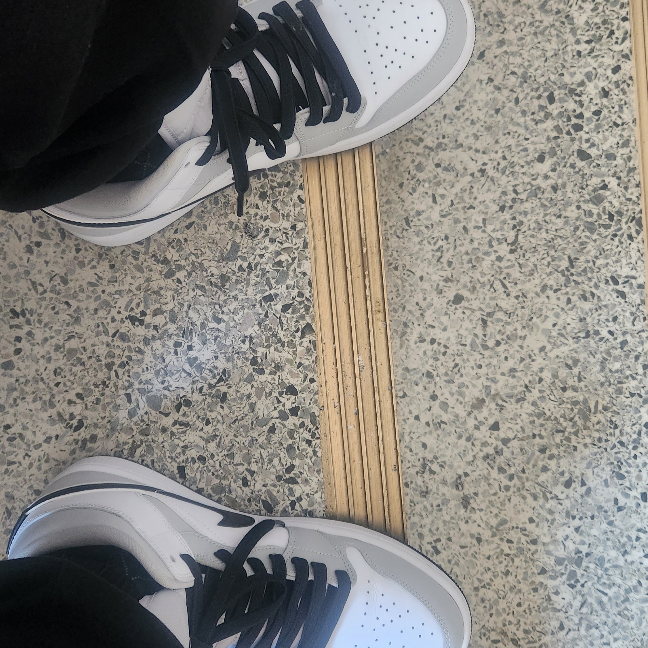 (W) Jordan 1 Mid Grey Fog 착용 스타일 - 2