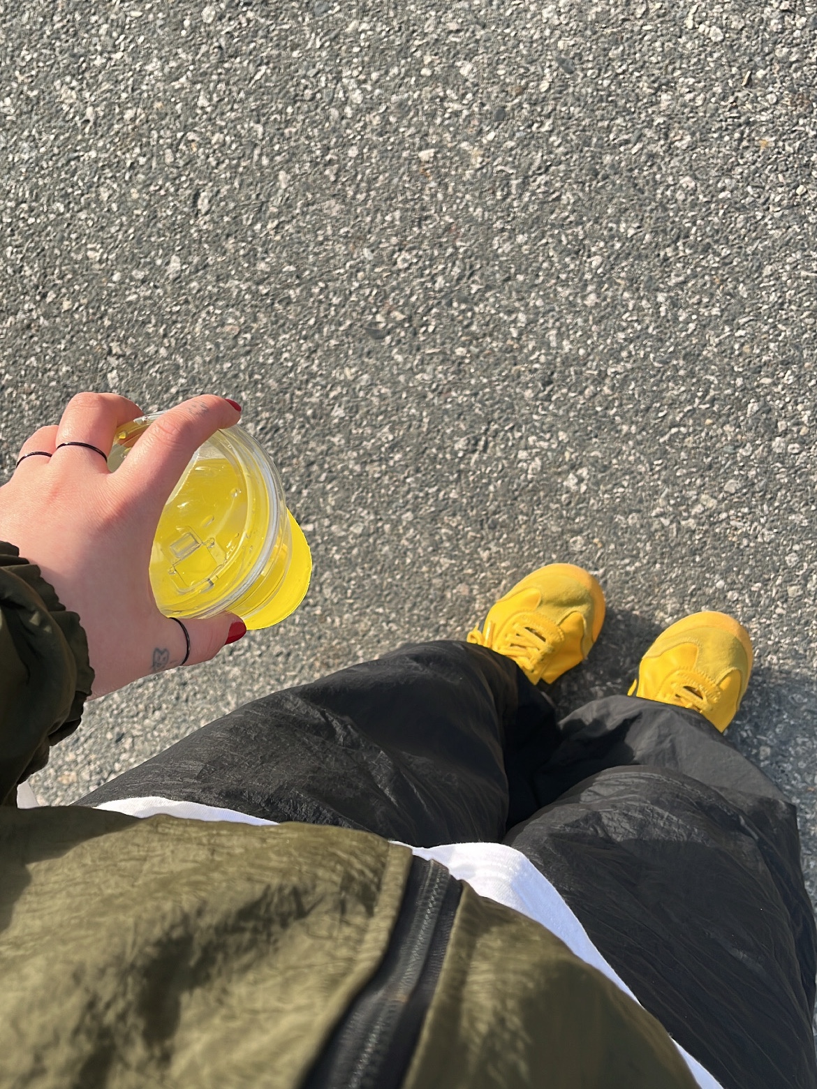 Onitsuka Tiger Mexico 66 Yellow Black 착용 스타일 - 1