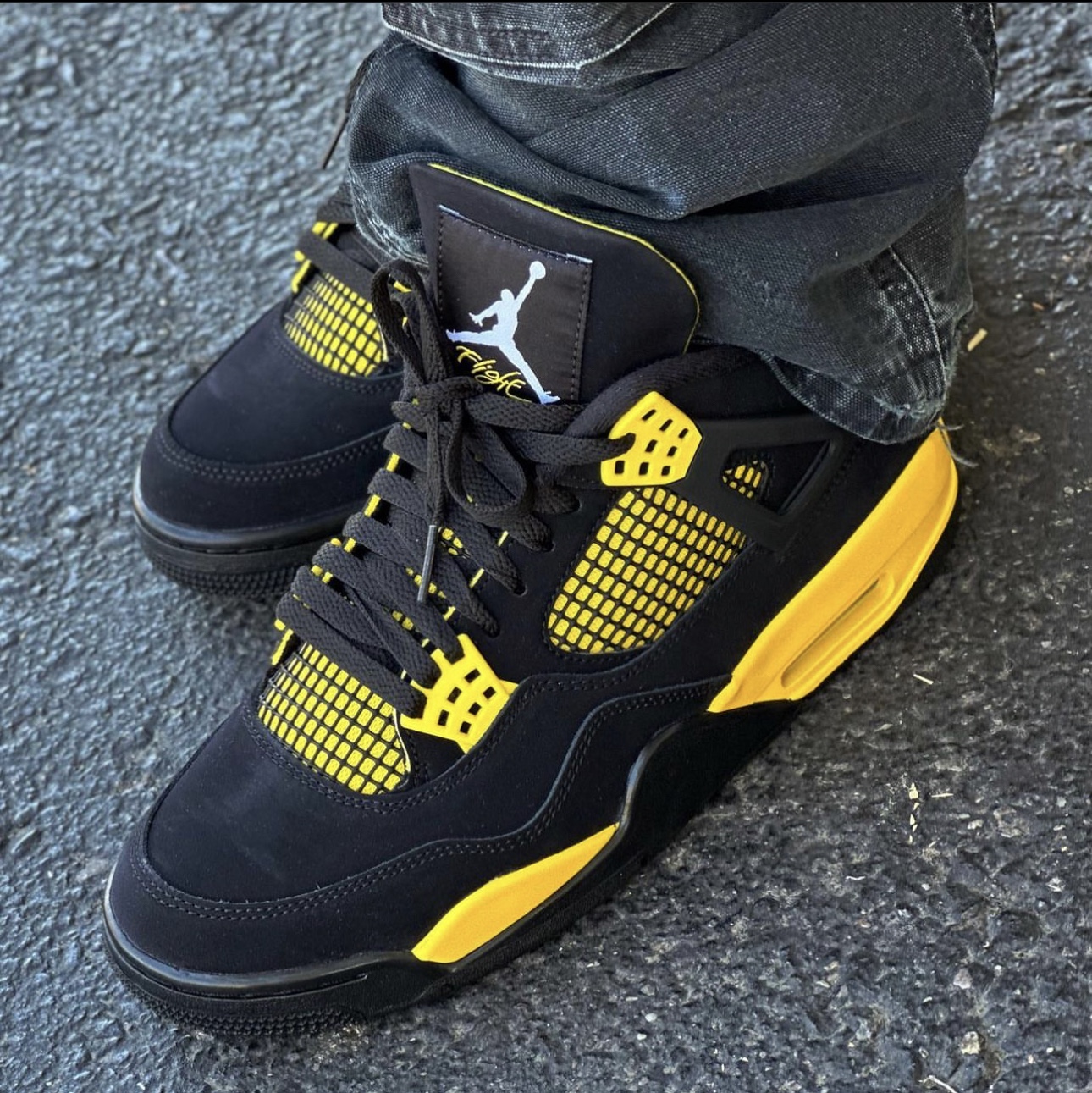 Jordan 4 Retro Thunder 2023 착용 스타일 - 3