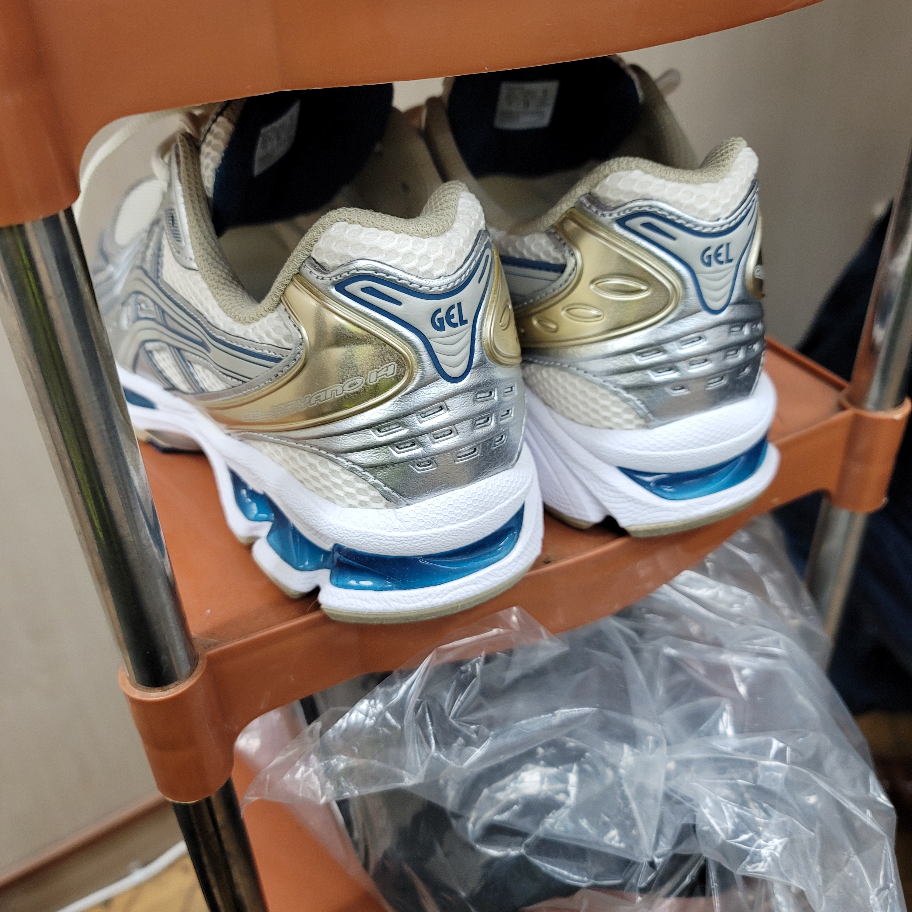 Asics Gel-Kayano 14 Cream Pure Silver 착용 스타일