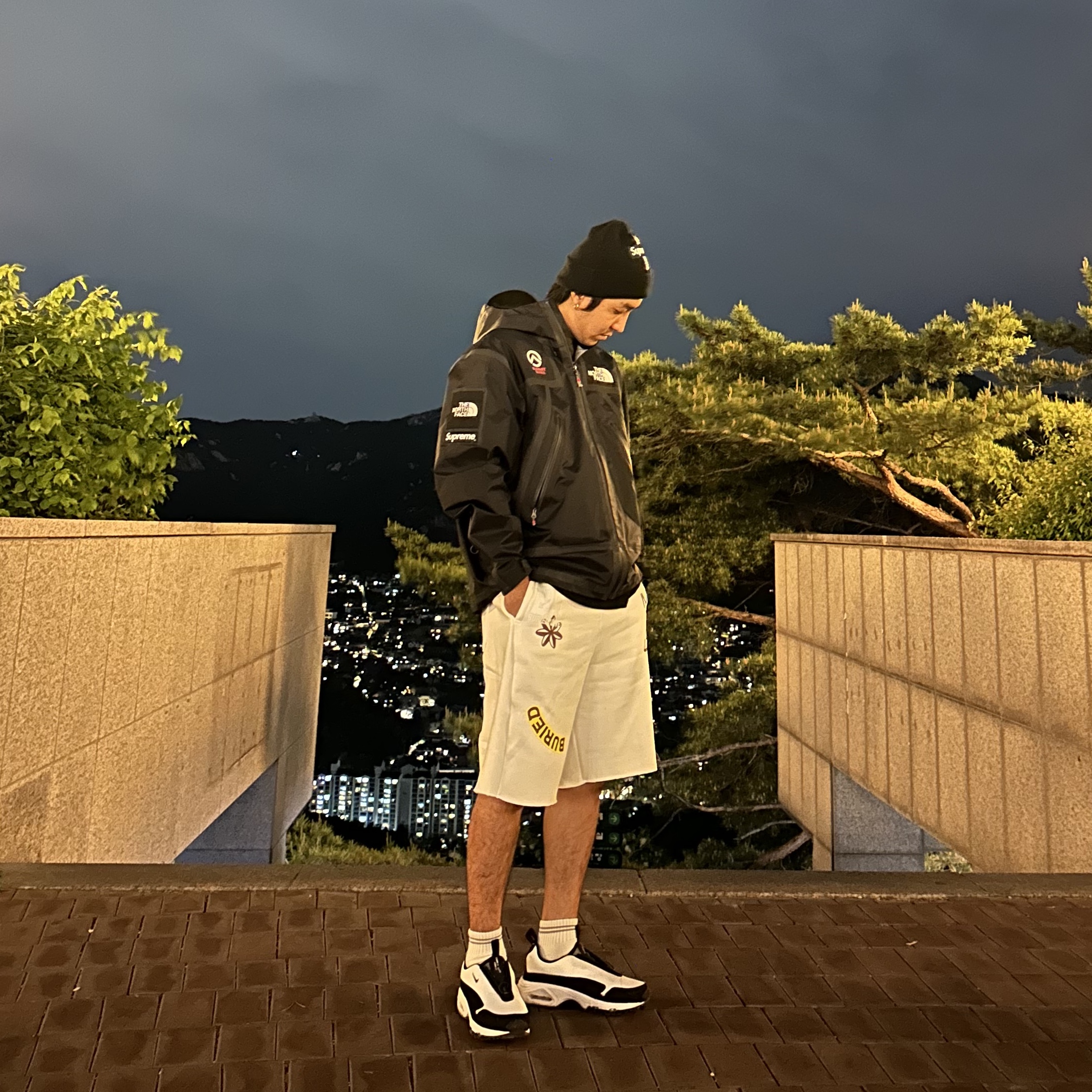 Nike x Comme des Garcons Homme Plus Air Max Sunder SP White Black, Supreme x The North Face Summit Series Outer Tape Seam Jacket Black - 21SS 착용 스타일