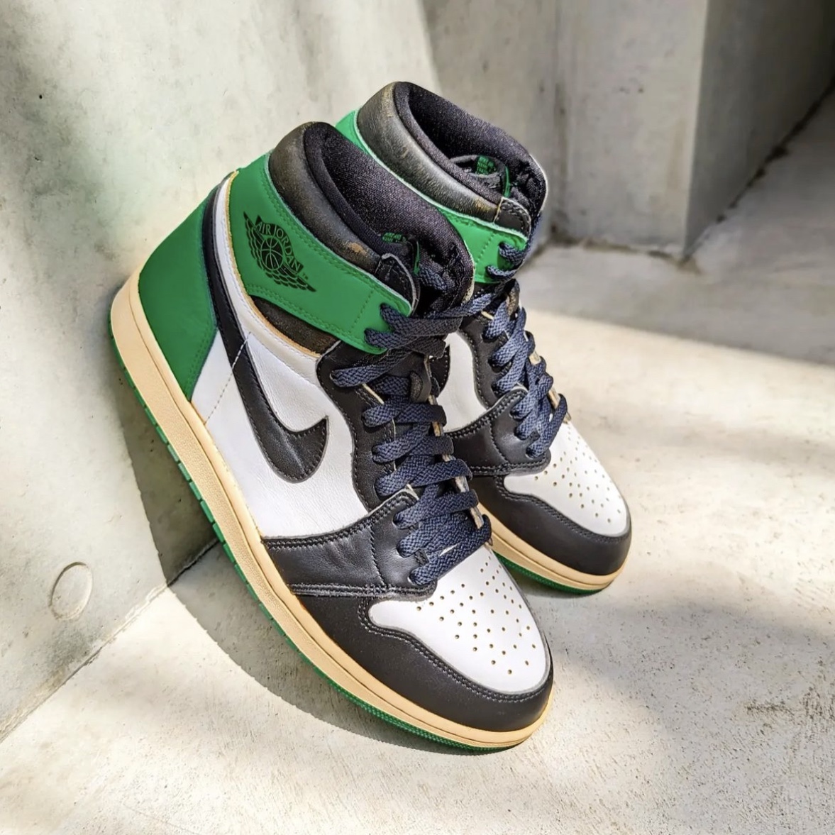 Jordan 1 Retro High OG Black and Lucky Green 착용 스타일