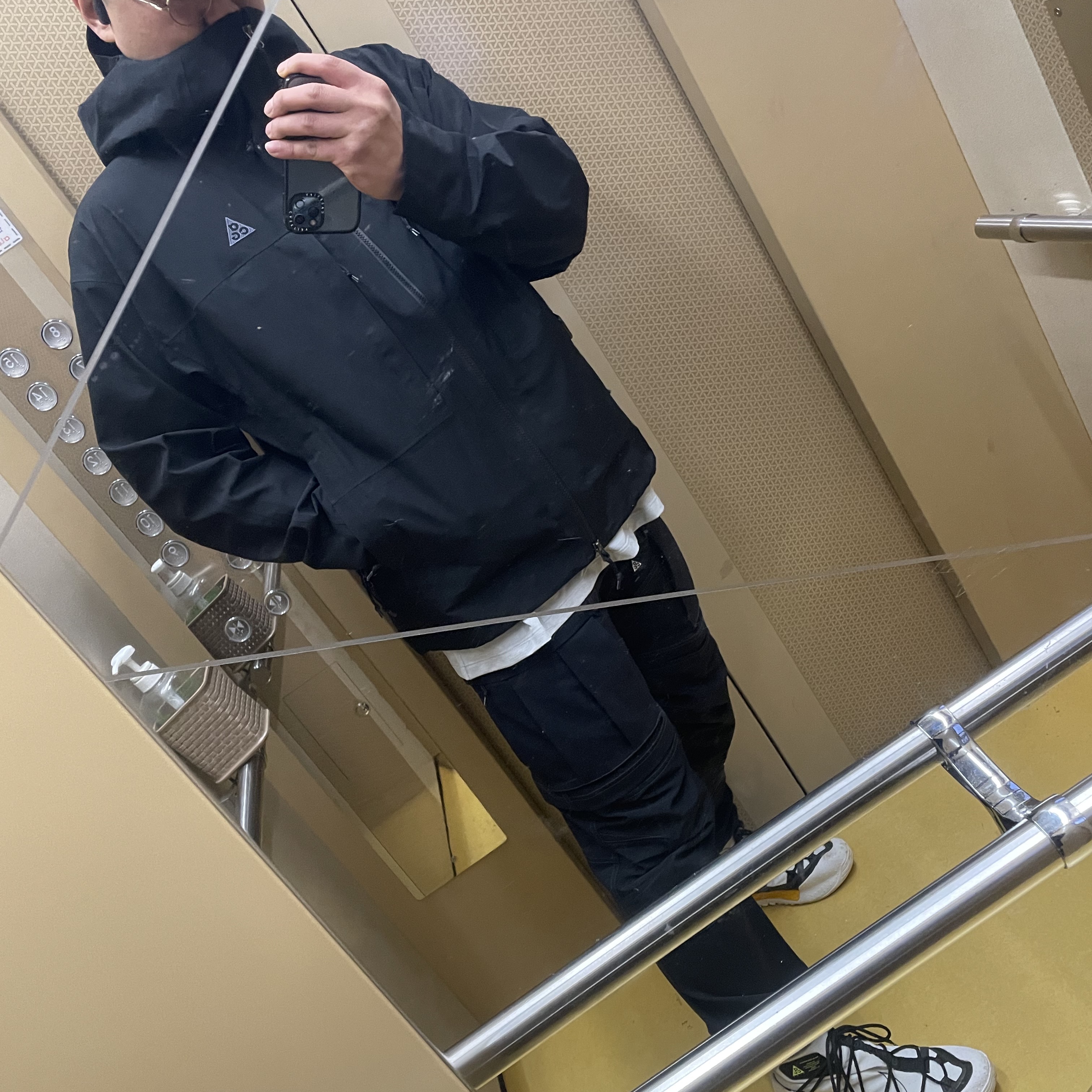 Nike ACG Terra Antarktik Gore-Tex Summit White, Nike ACG Gore-Tex Misery Ridge Jacket Black - US/EU 착용 스타일