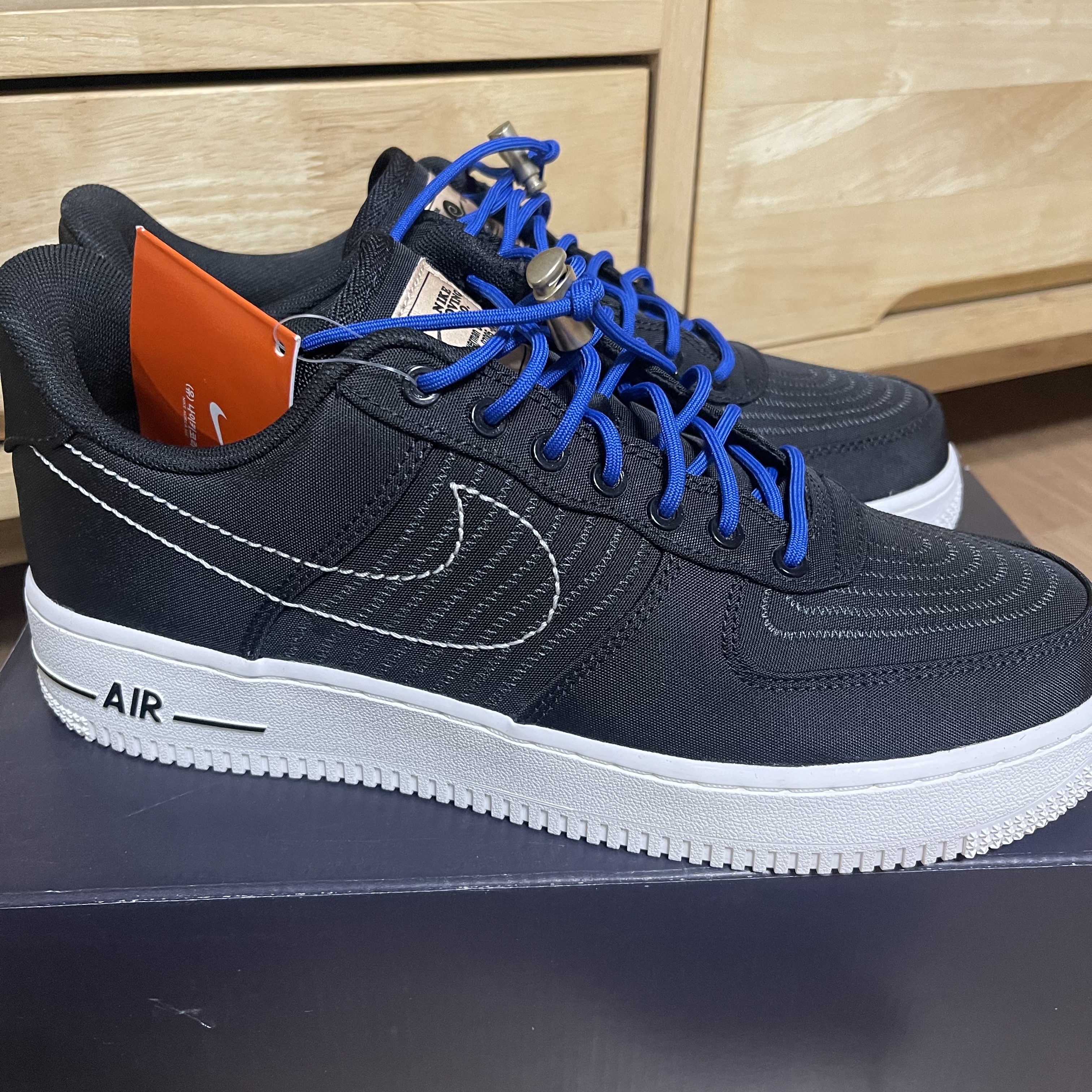 Nike Air Force 1 '07 LV8 Black Anthracite 착용 스타일 - 2