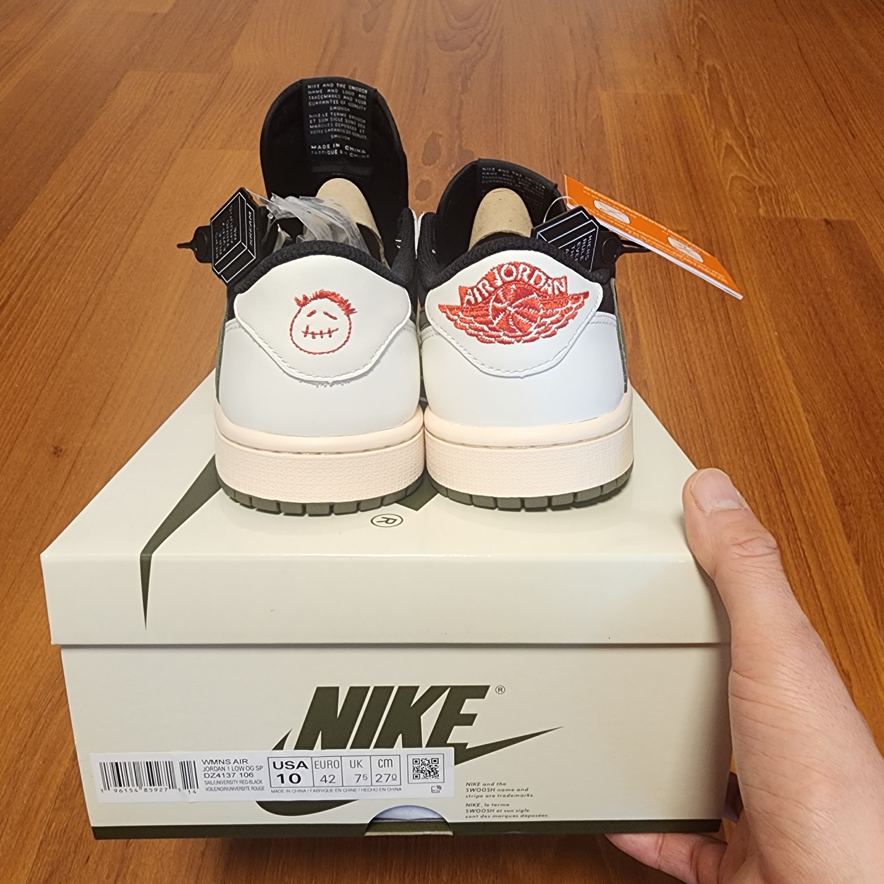 (W) Jordan 1 x Travis Scott Retro Low OG SP Medium Olive 착용 스타일 - 4