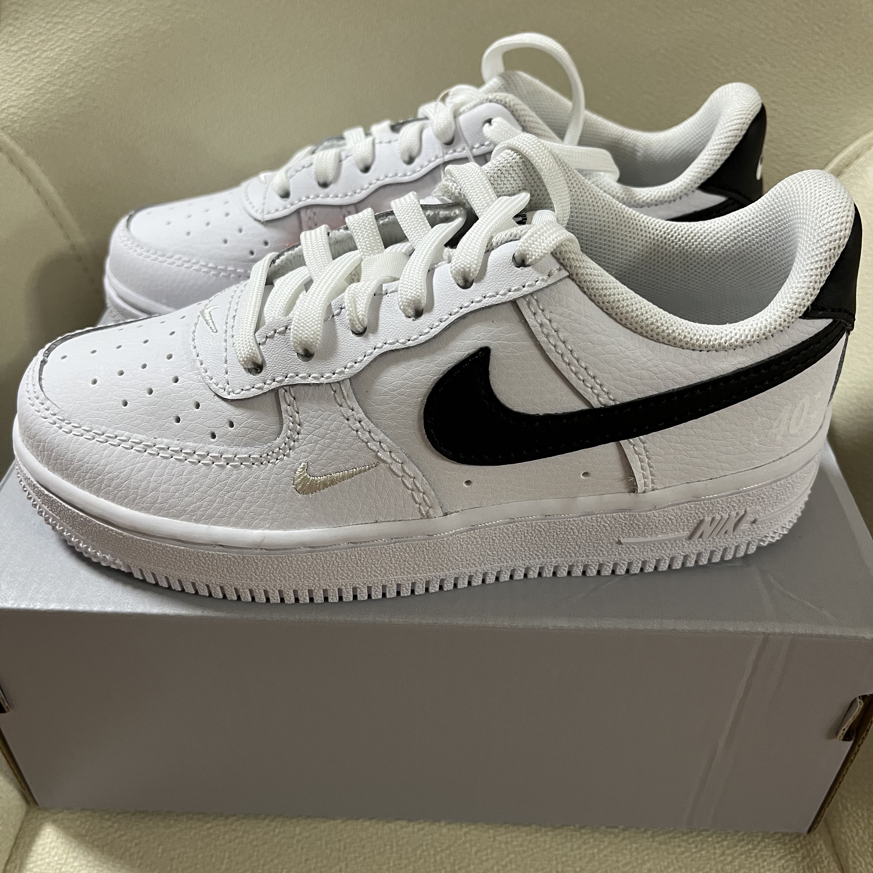 (PS) Nike Air Force 1 Low SE 40th Anniversary White Black 착용 스타일 - 1