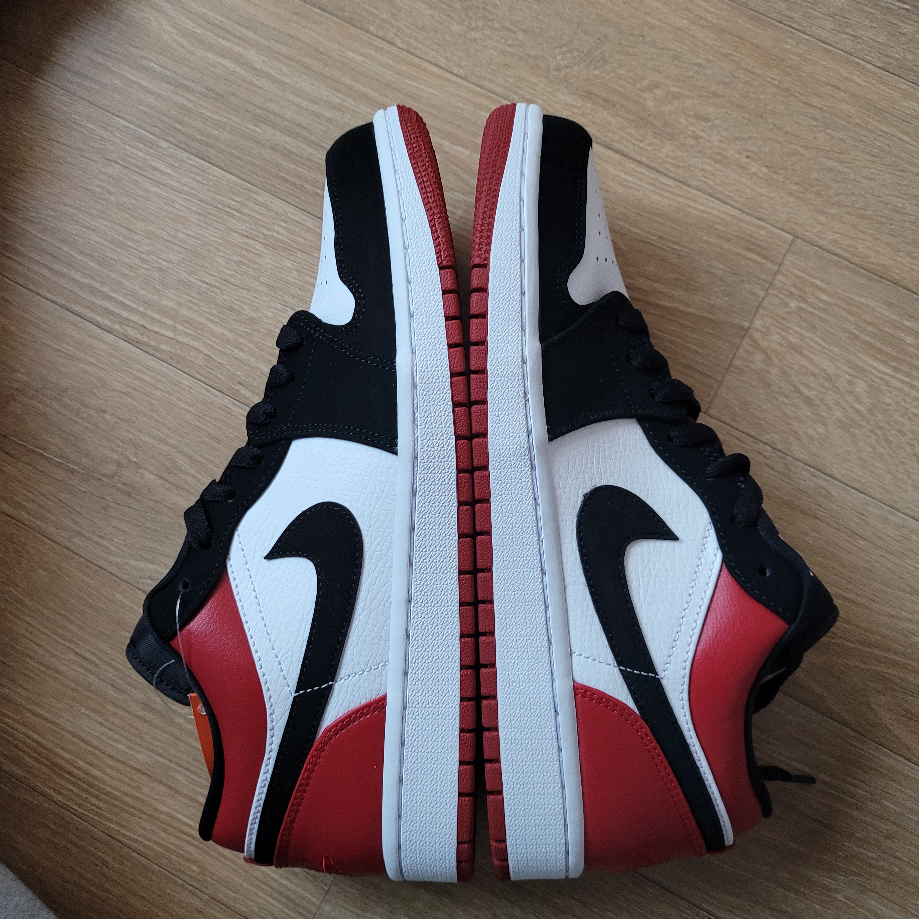 Jordan 1 Low Black Toe 착용 스타일
