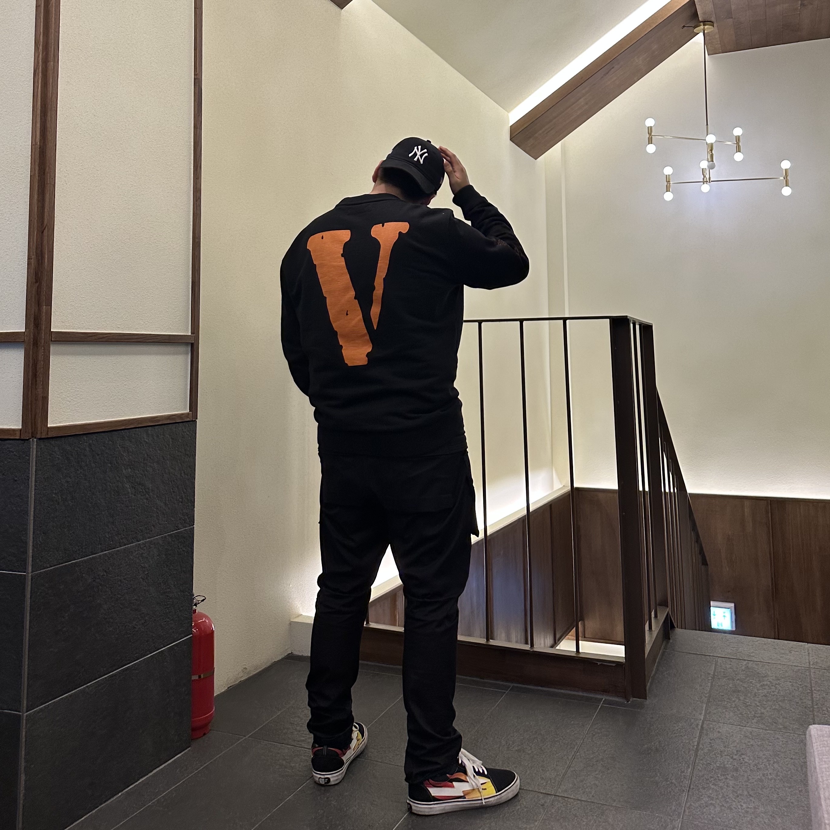 New Era x MoMA New York Yankees Cap Black 착용 스타일