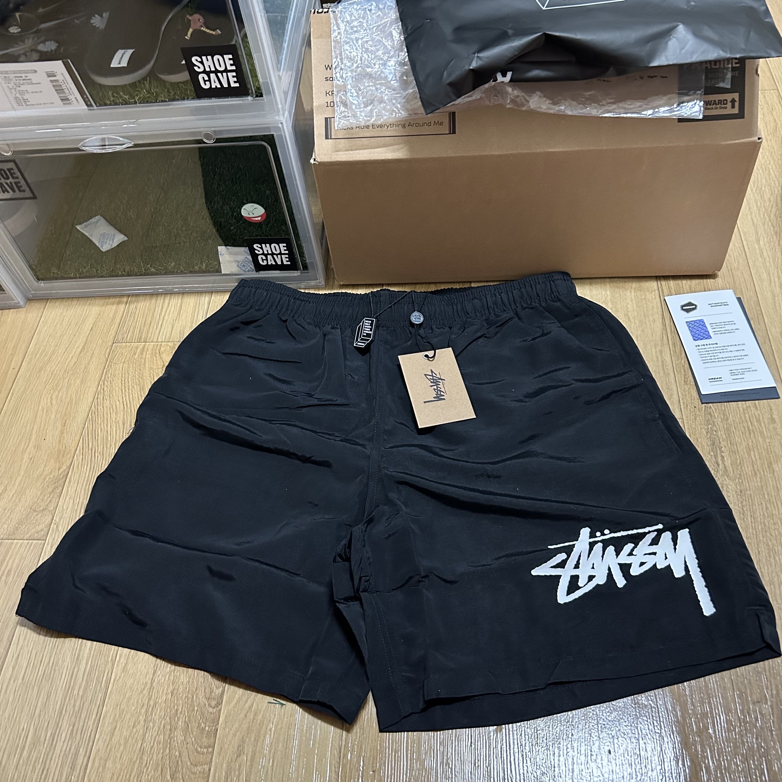 Stussy Big Stock Water Shorts Black 착용 스타일