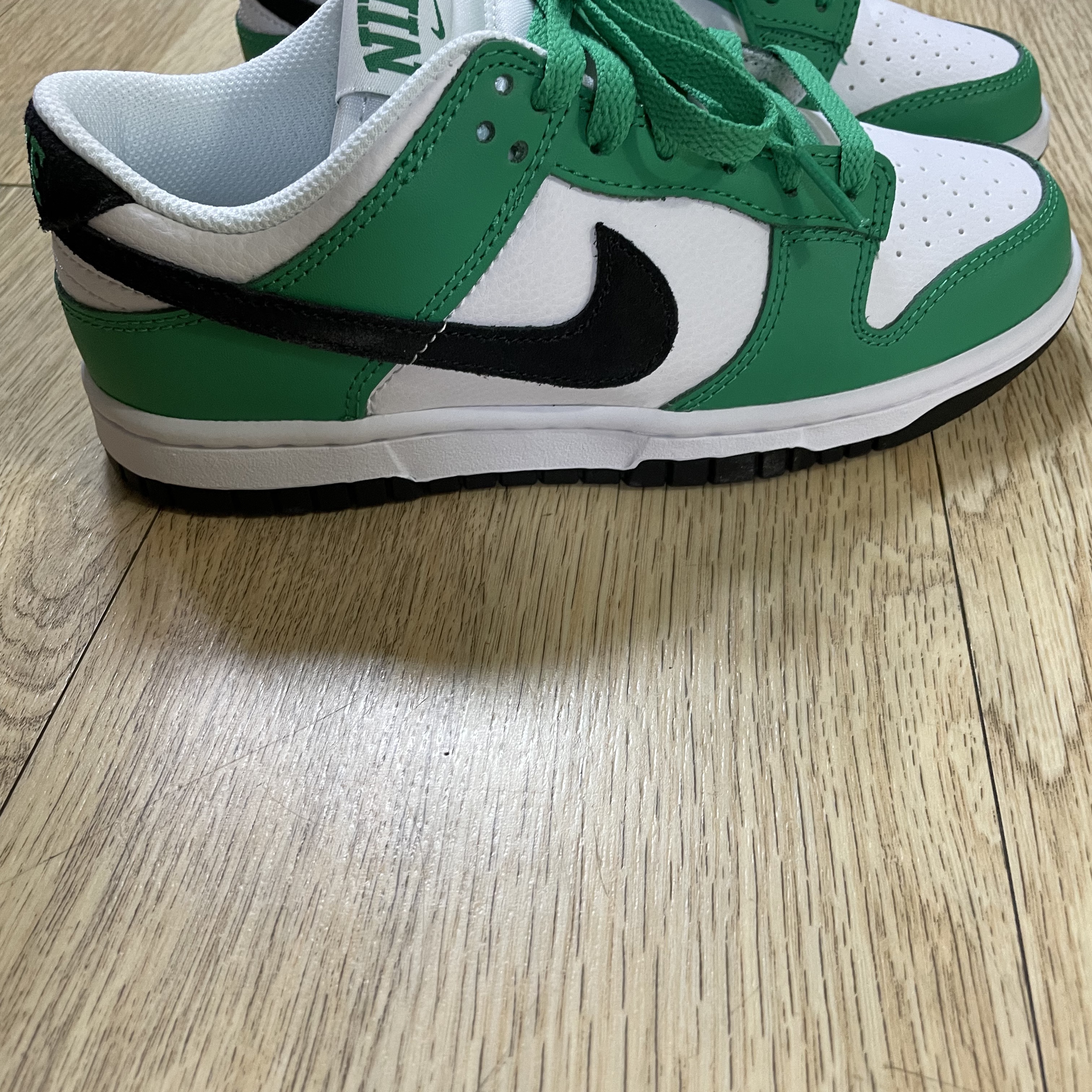 Nike Dunk Low White Green 착용 스타일 - 2