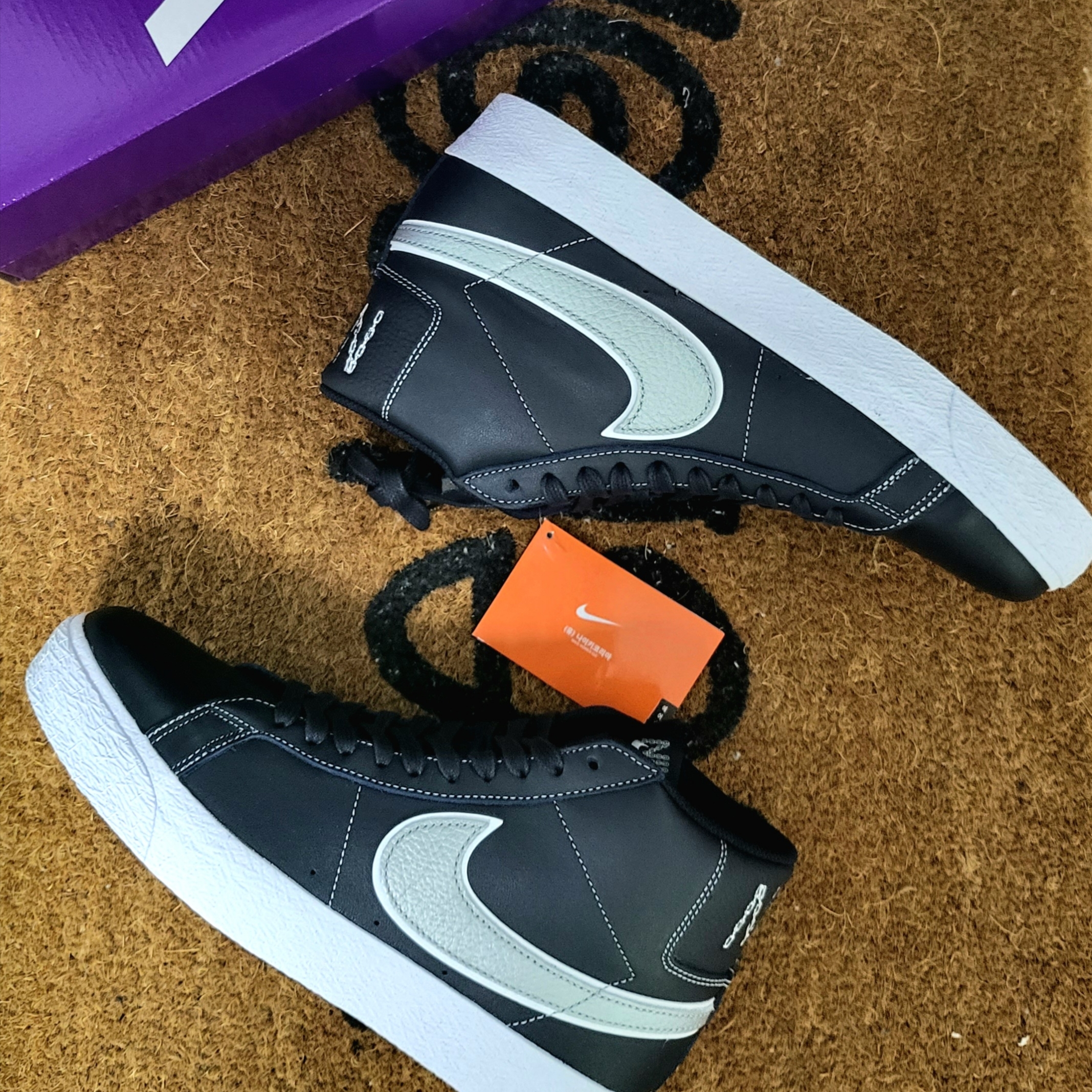 Nike x Mason Silva Blazer Mid Dark Obsidian and Metallic Silver 착용 스타일