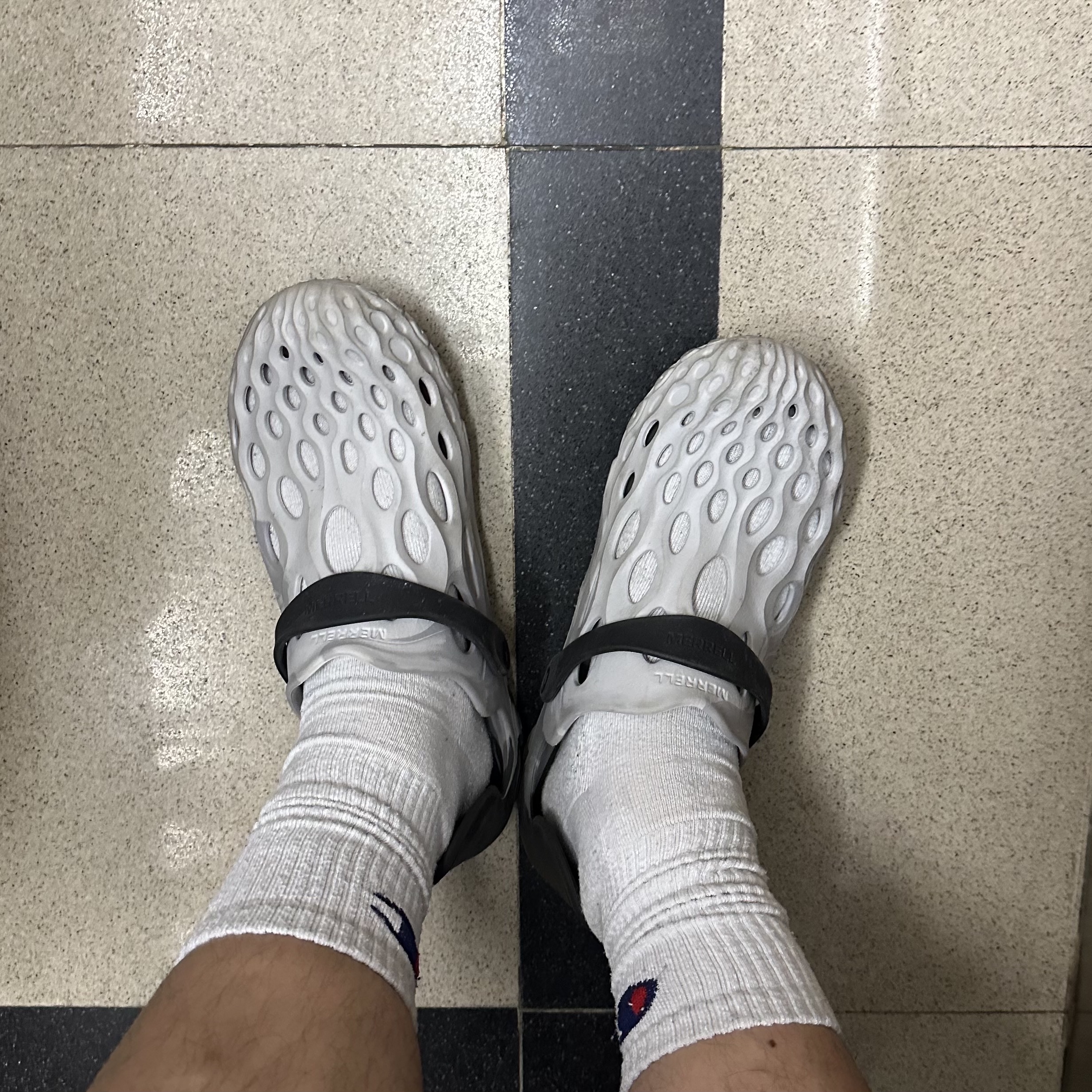 Merrell Hydro Moc Black 착용 스타일