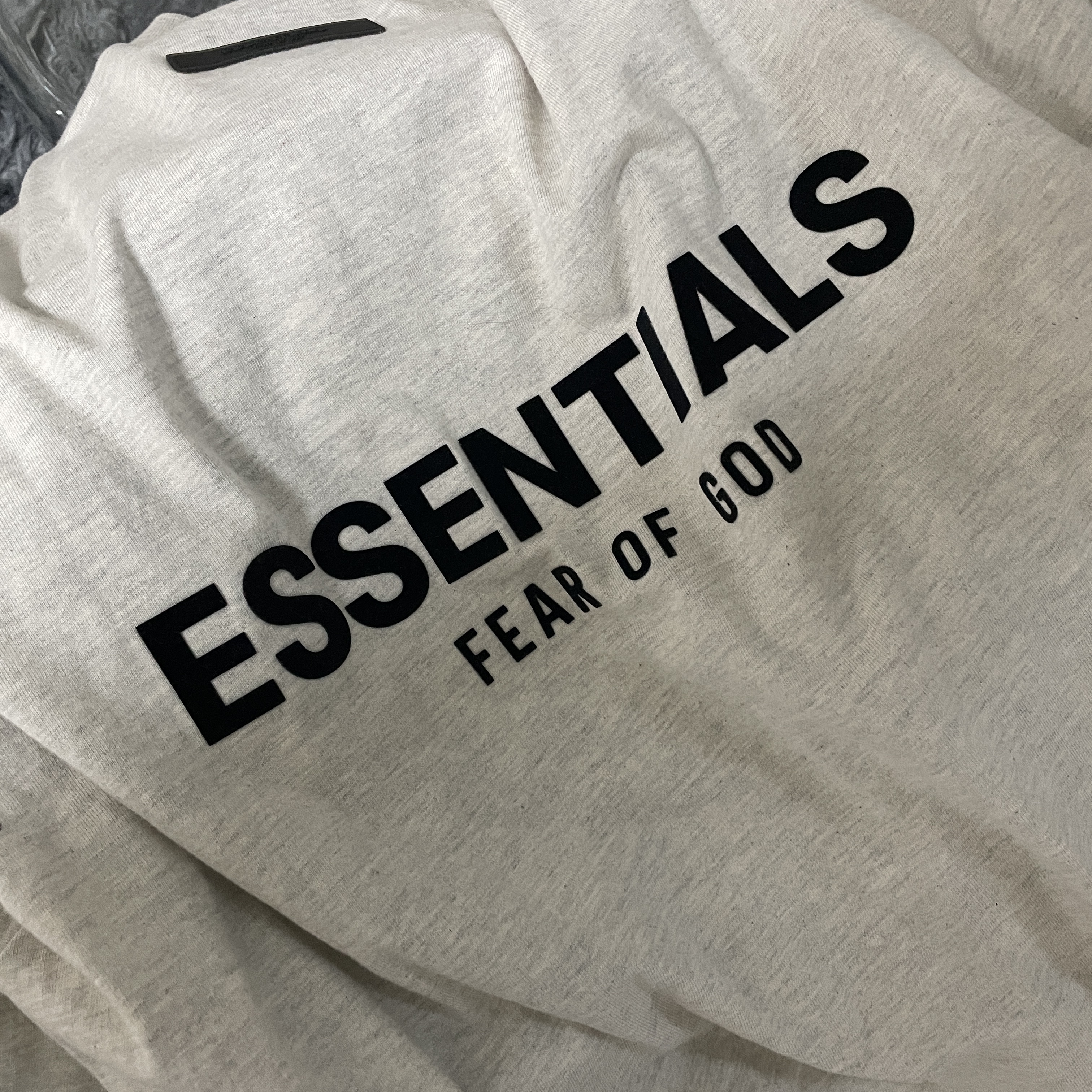 Essentials The Core Collection Long Sleeve T-Shirt Light Oatmeal 착용 스타일