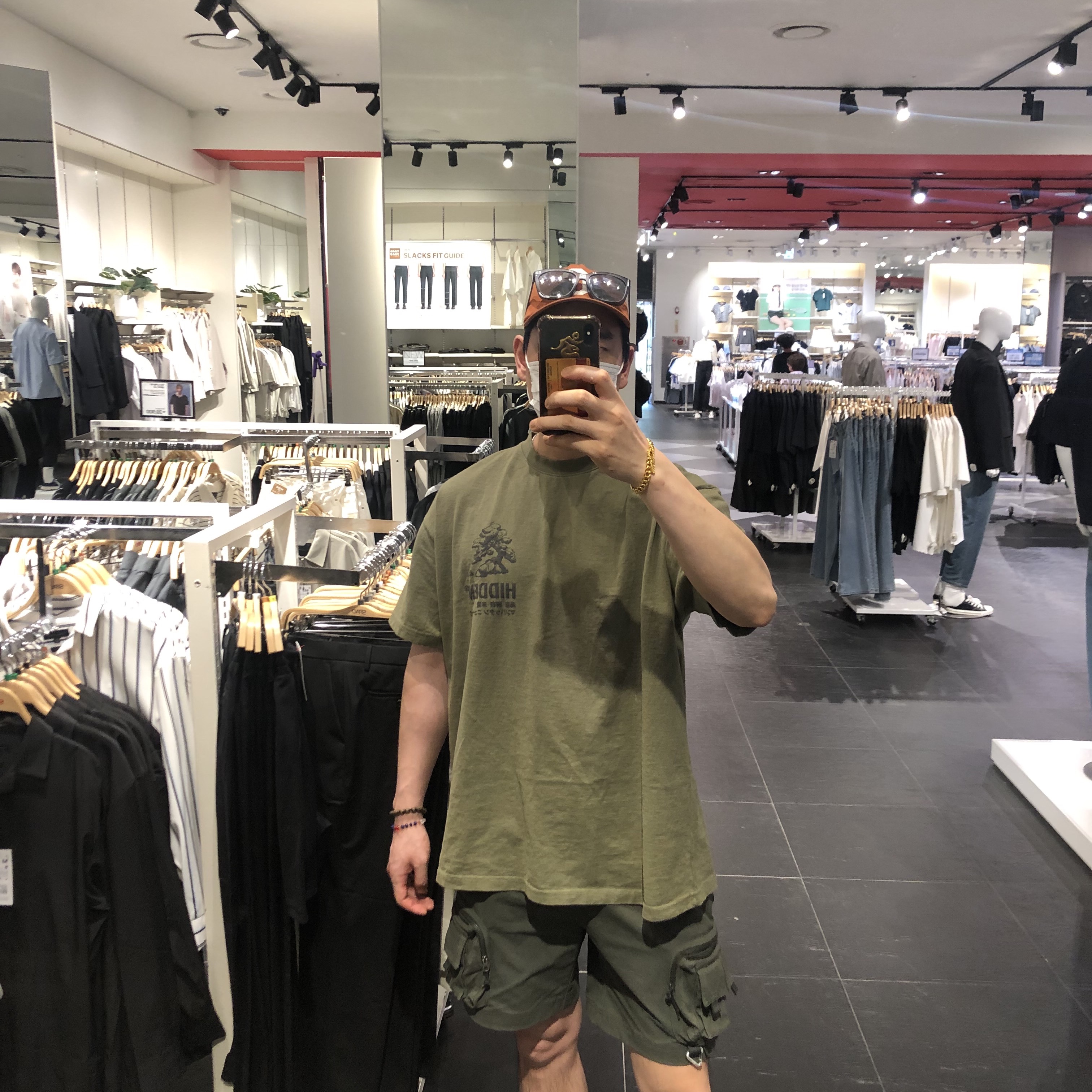 Hidden NY Saikei T-Shirt Moss, Nike ACG Cargo Shorts Sequoia - Asia 착용 스타일
