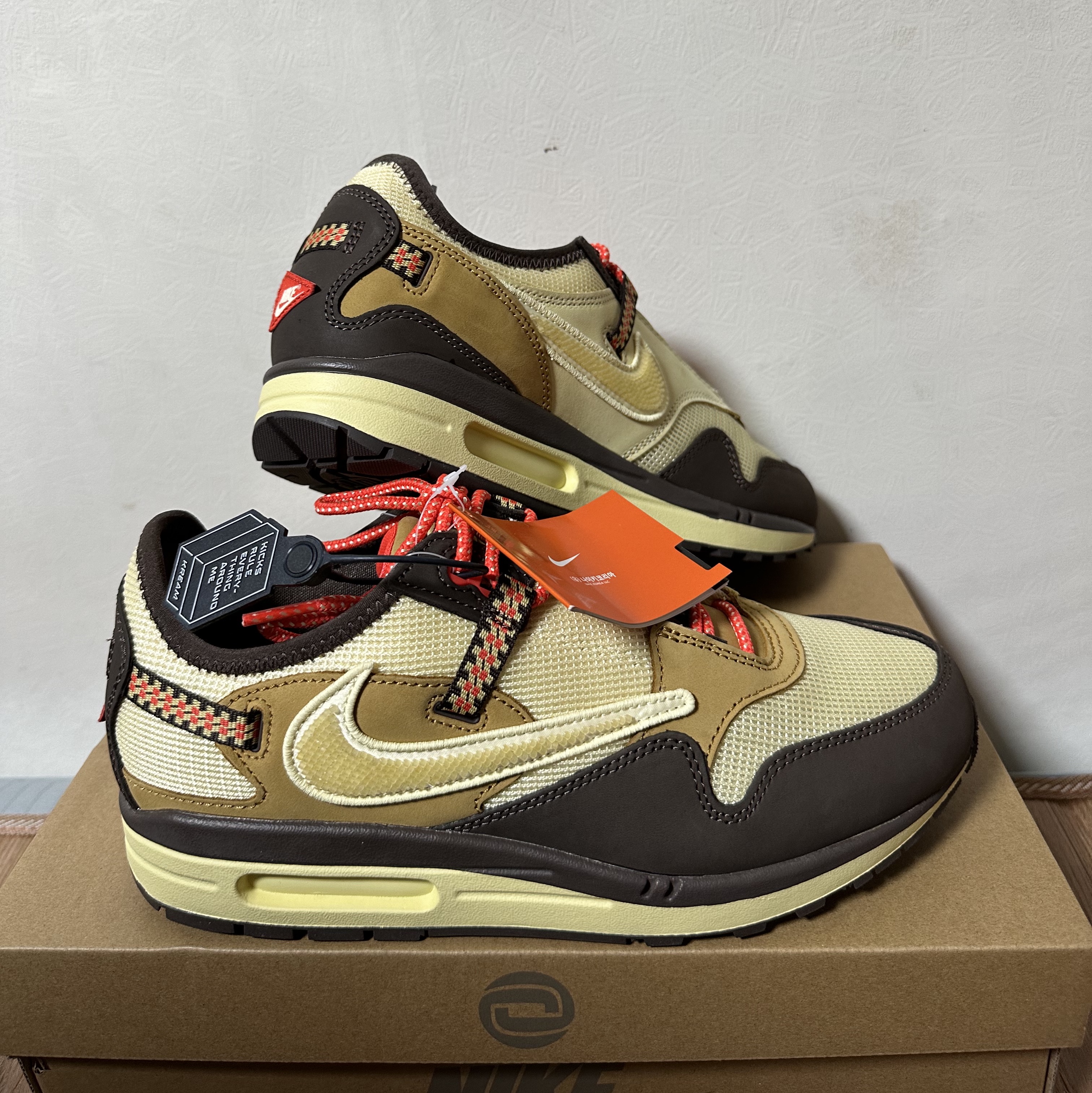 Nike x Travis Scott Air Max 1 Cact.us Brown 착용 스타일