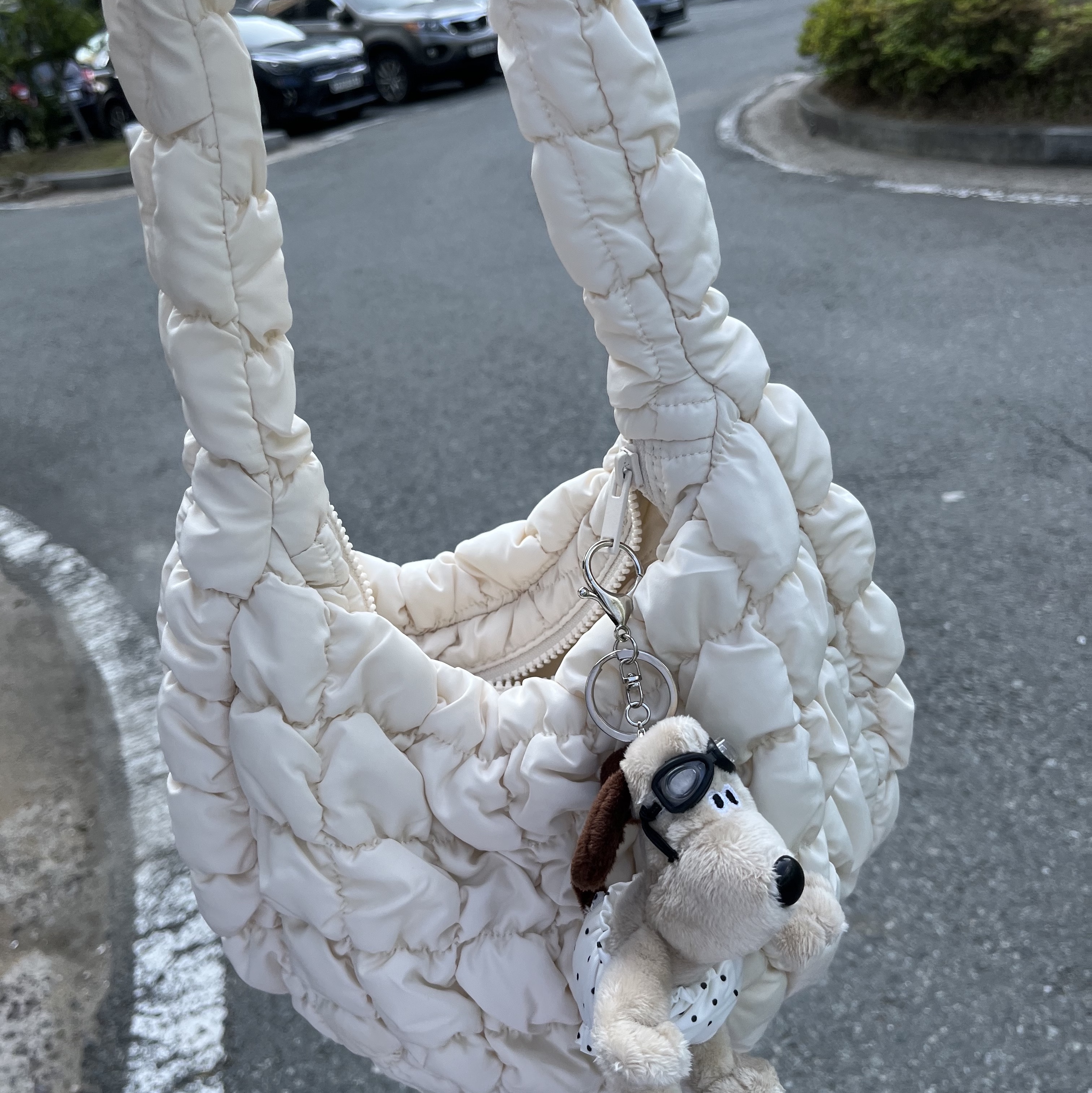 COS Quilted Mini Bag Cream 착용 스타일