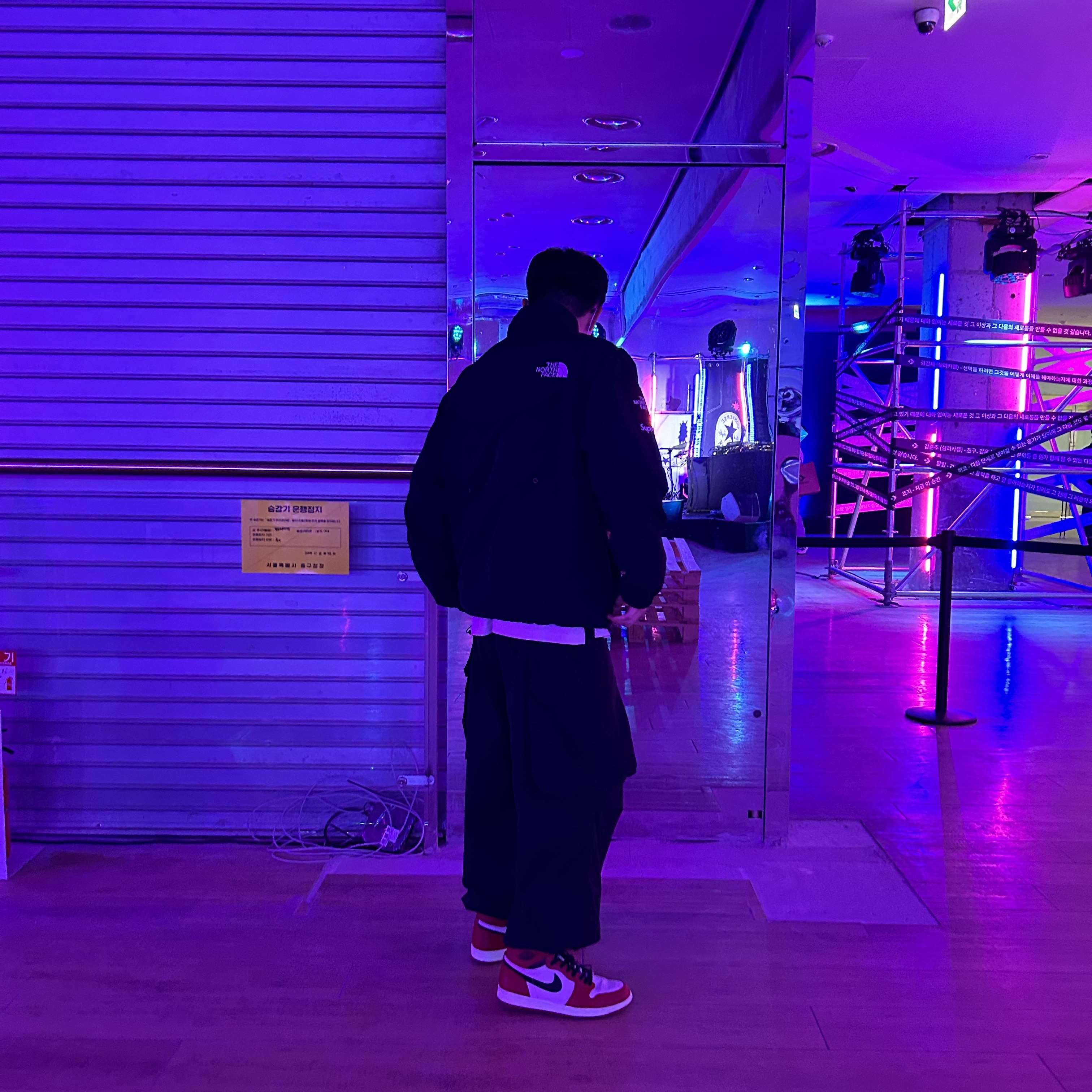 슈프림 x 노스페이스 트레킹 컨버터블 자켓 블랙 - 22SS, 슈프림 x 노스페이스 서밋 시리즈 아우터 테이프 심 코치 자켓 블랙 - 21SS 착용 스타일 - 3