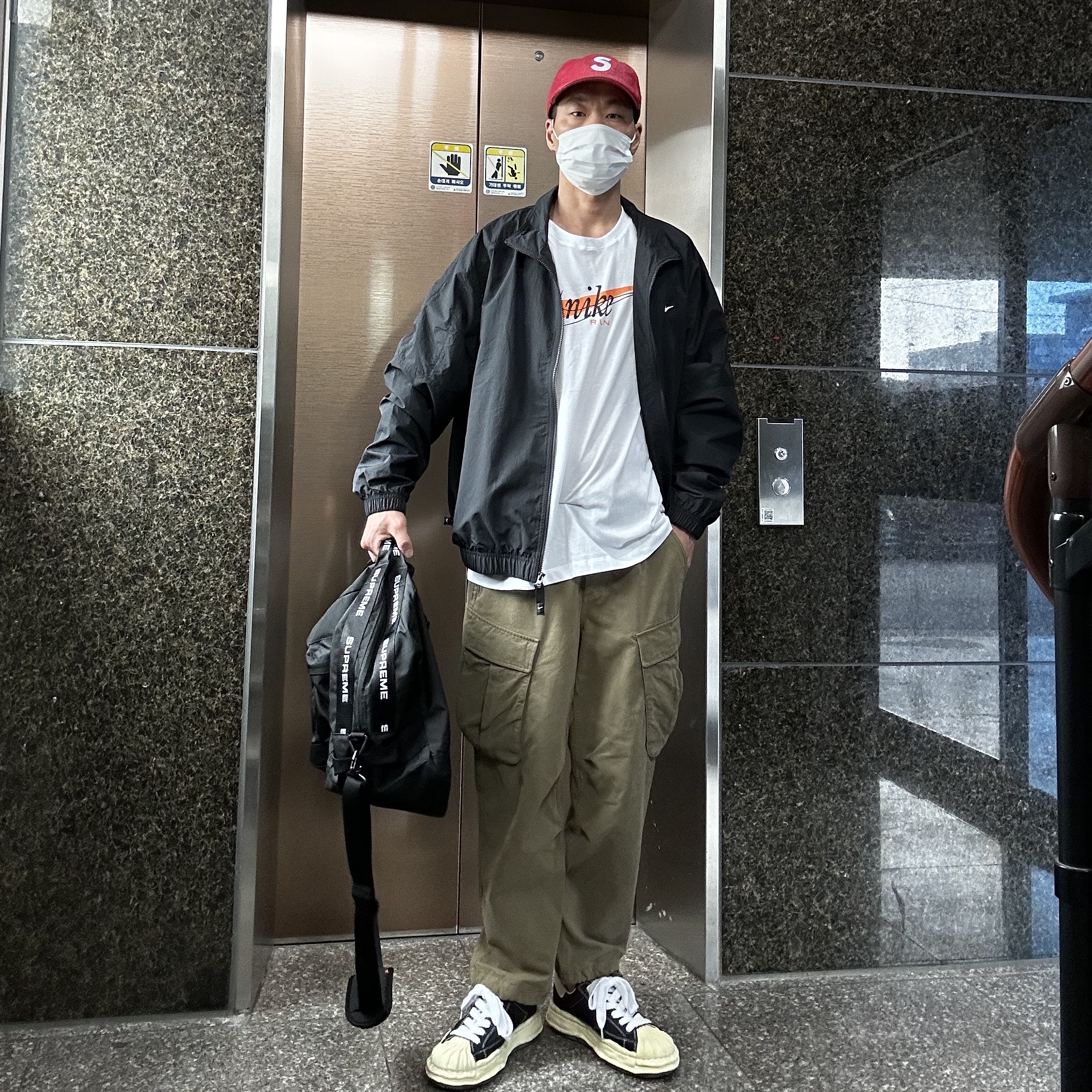Supreme Raffia S Logo 6-Panel Red - 22SS, Nike NRG Solo Swoosh Woven Track Jacket Black - Asia 착용 스타일
