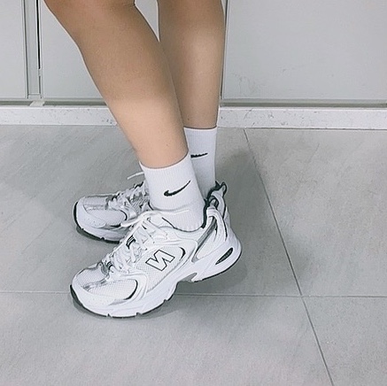 New Balance 530 White 착용 스타일