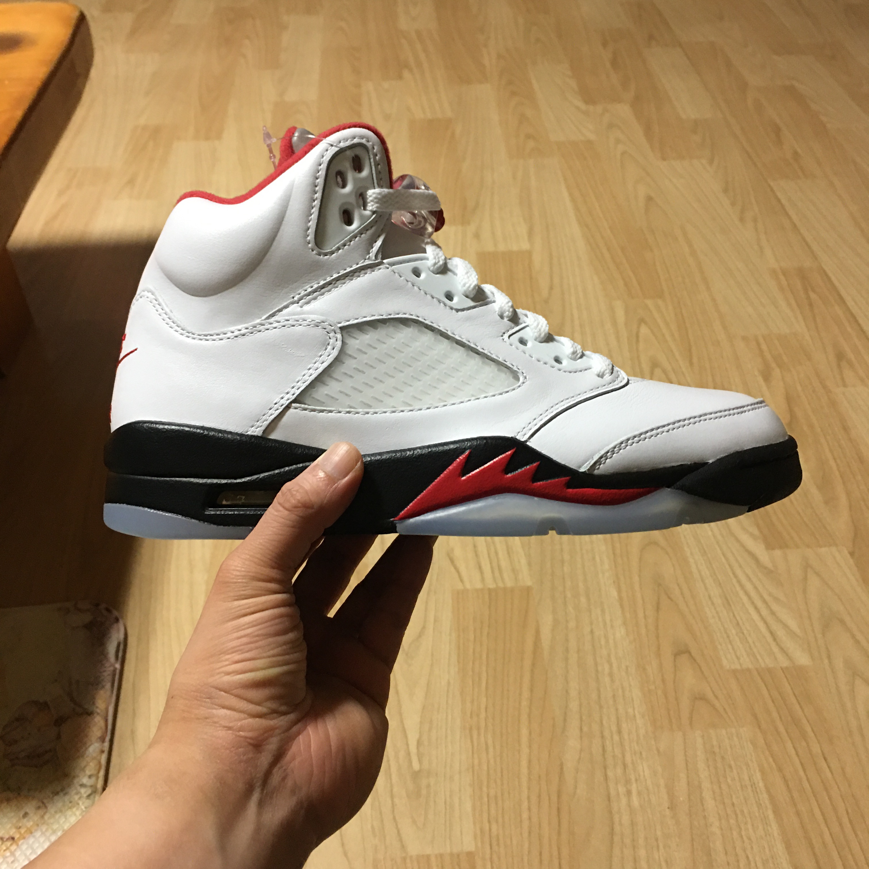 Jordan 5 Retro Fire Red Silver Tongue 2020 착용 스타일