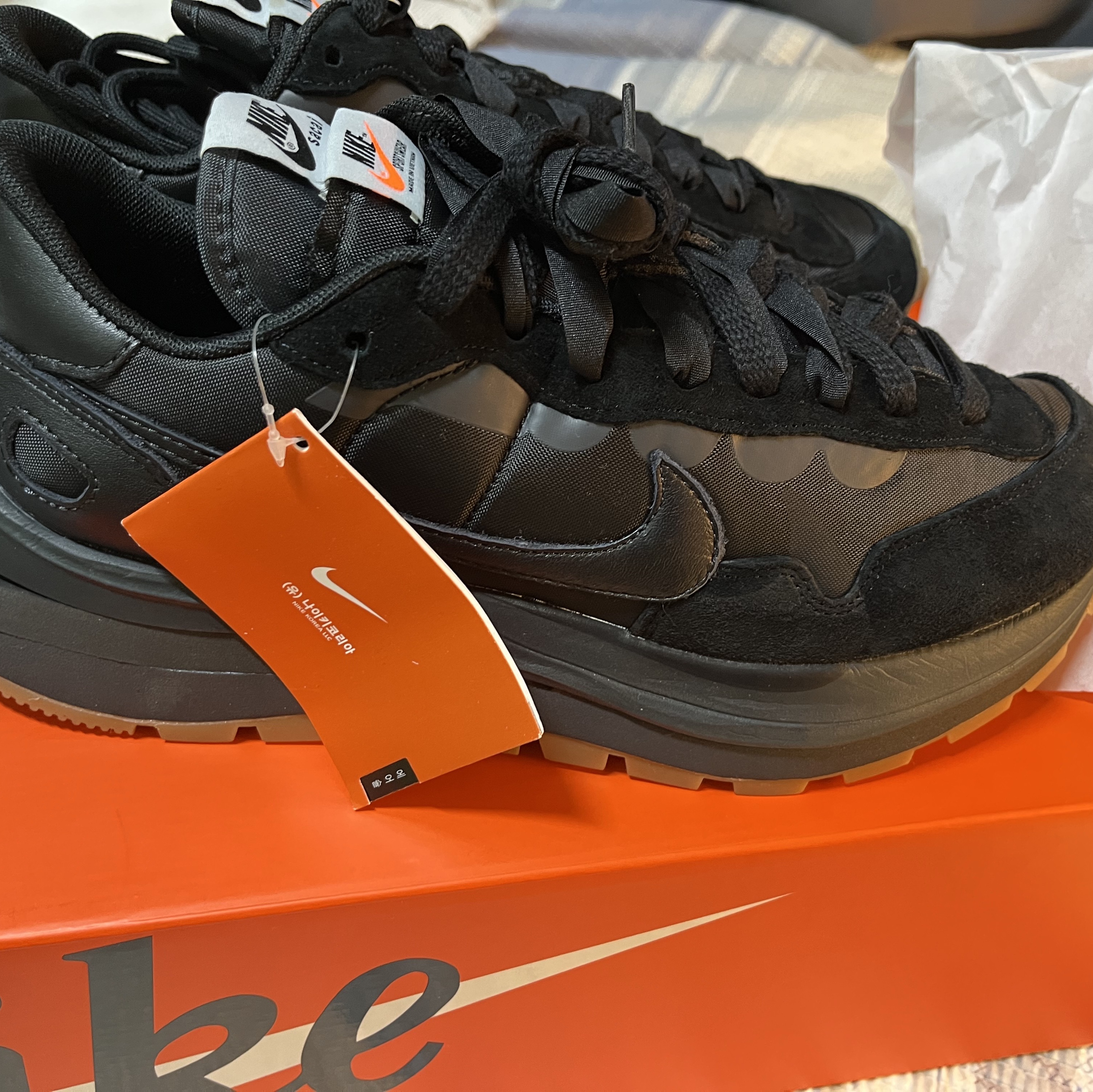 Nike x Sacai VaporWaffle Black and Gum 착용 스타일