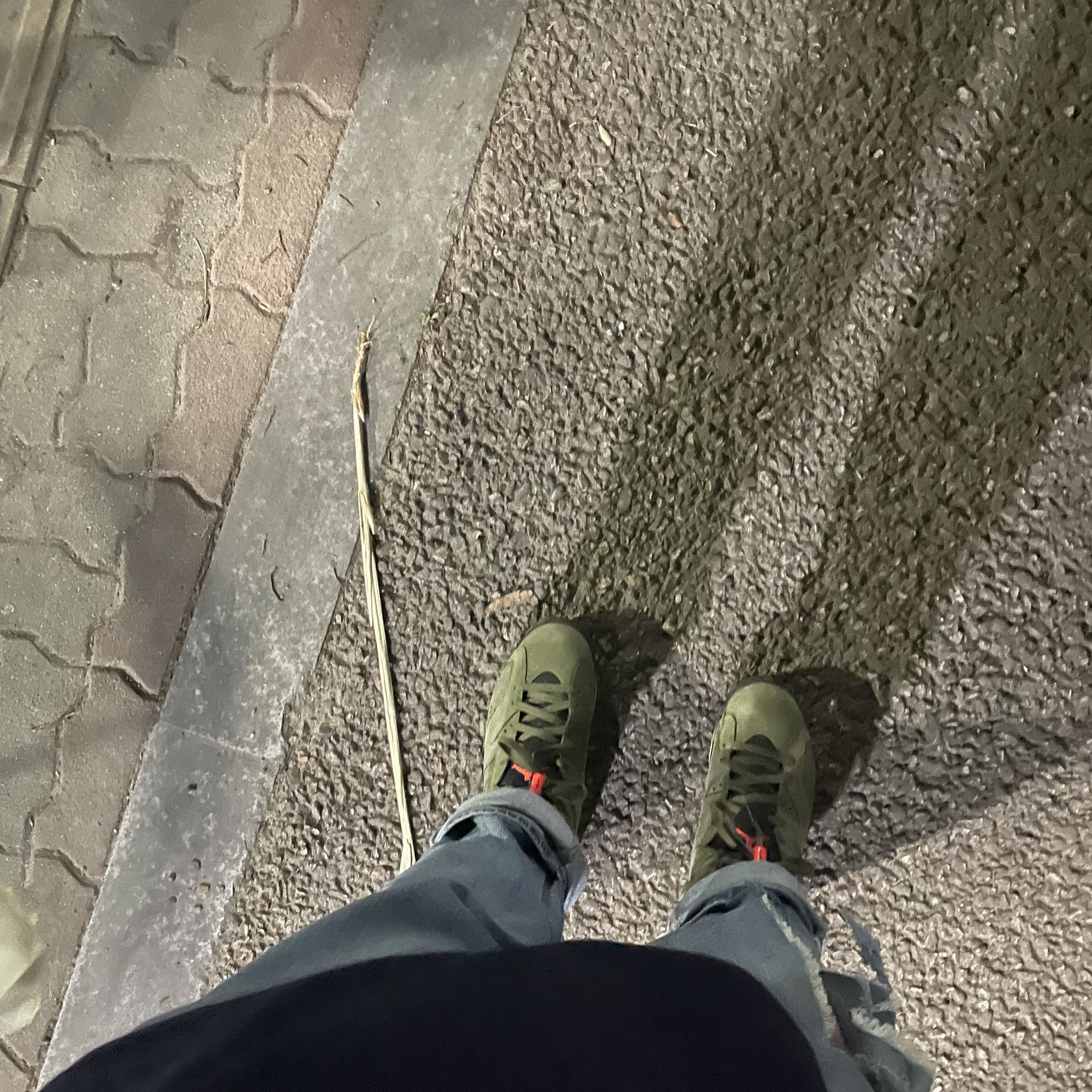 Jordan 6 x Travis Scott Retro SP British Khaki, Jordan 6 x Travis Scott Retro Olive 착용 스타일 - 3
