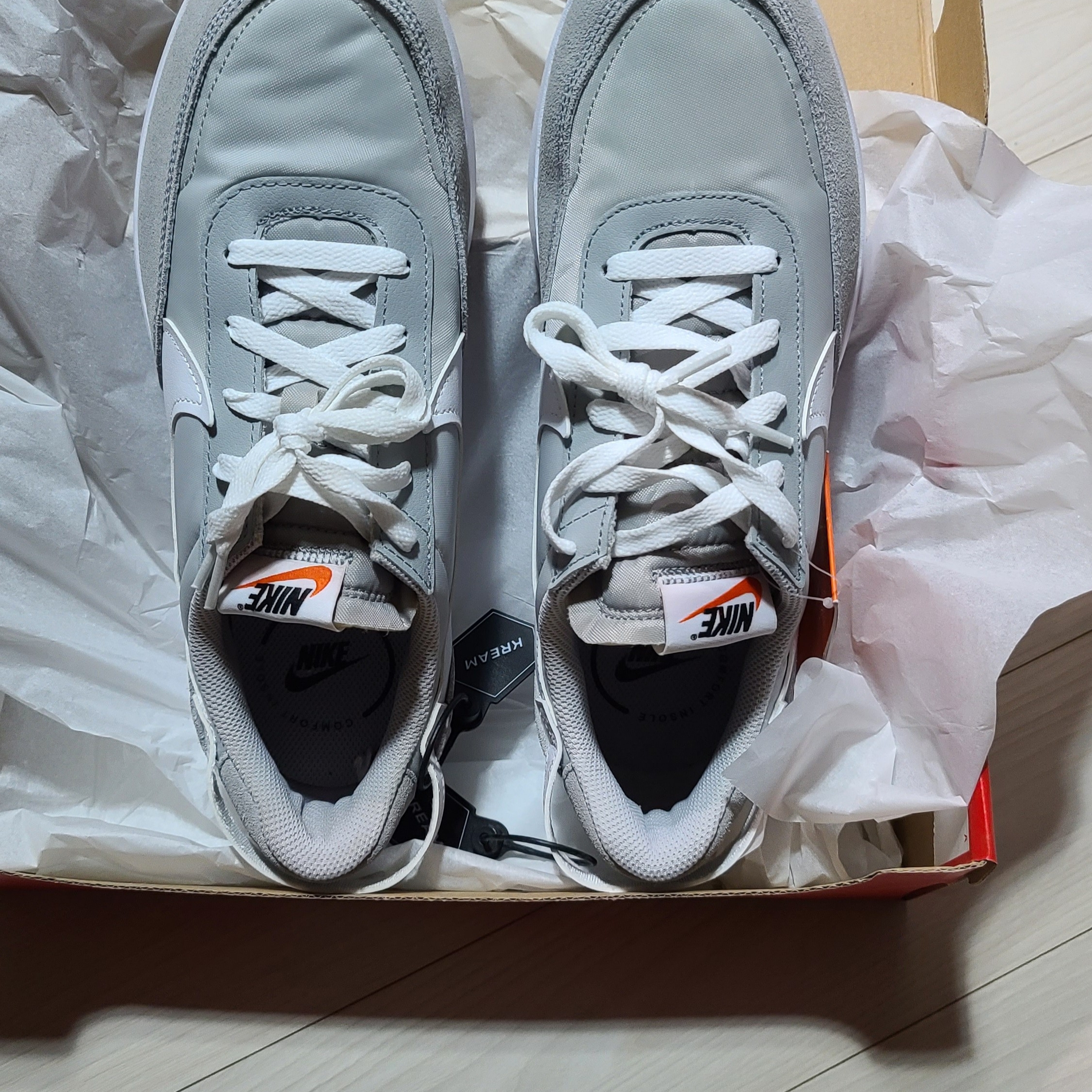 Nike Waffle Debut Grey Fog White 착용 스타일