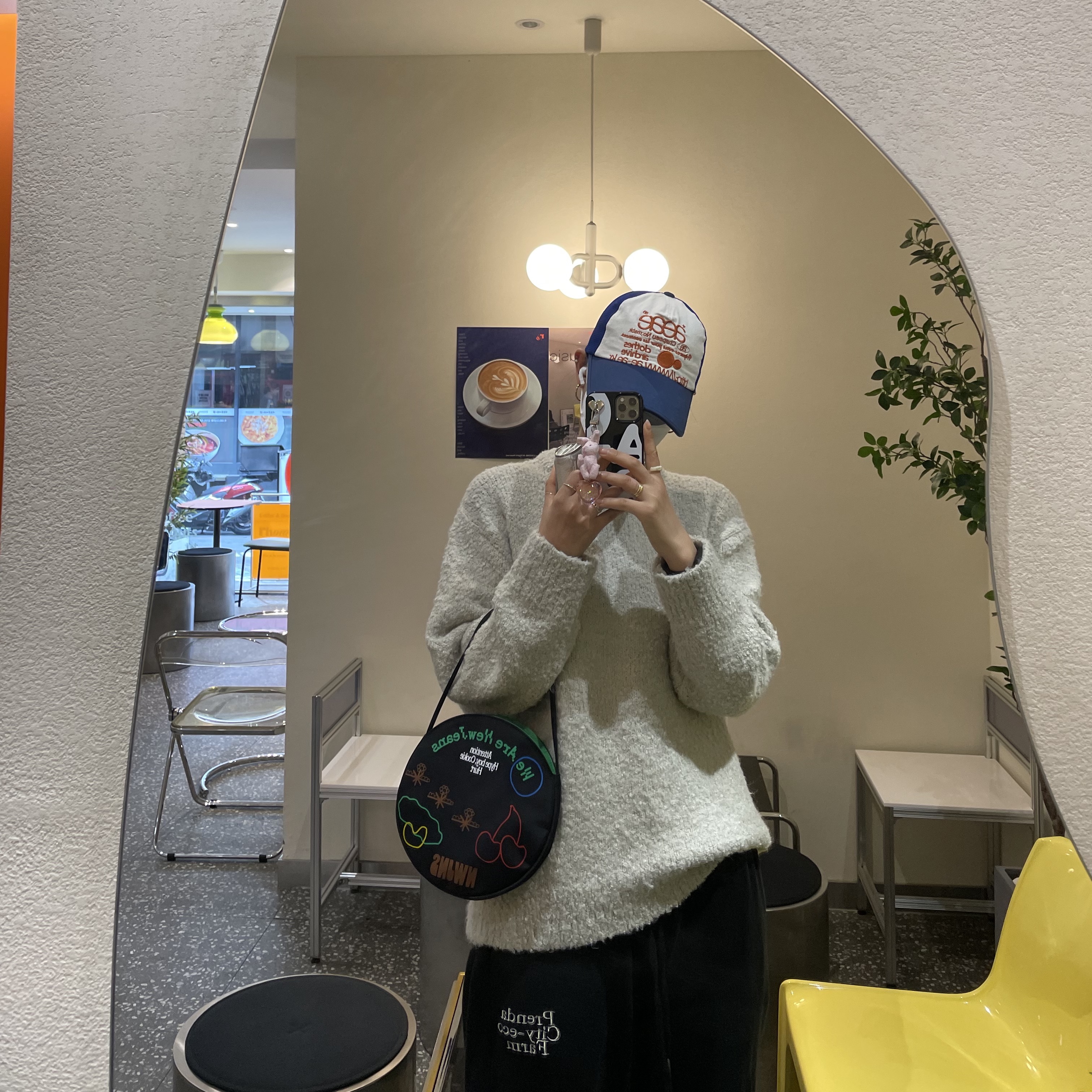 Aeae Web Logo Mesh Cap Blue Orange, NewJeans 1st EP New Jeans Limited Edition (Black Ver.) 착용 스타일