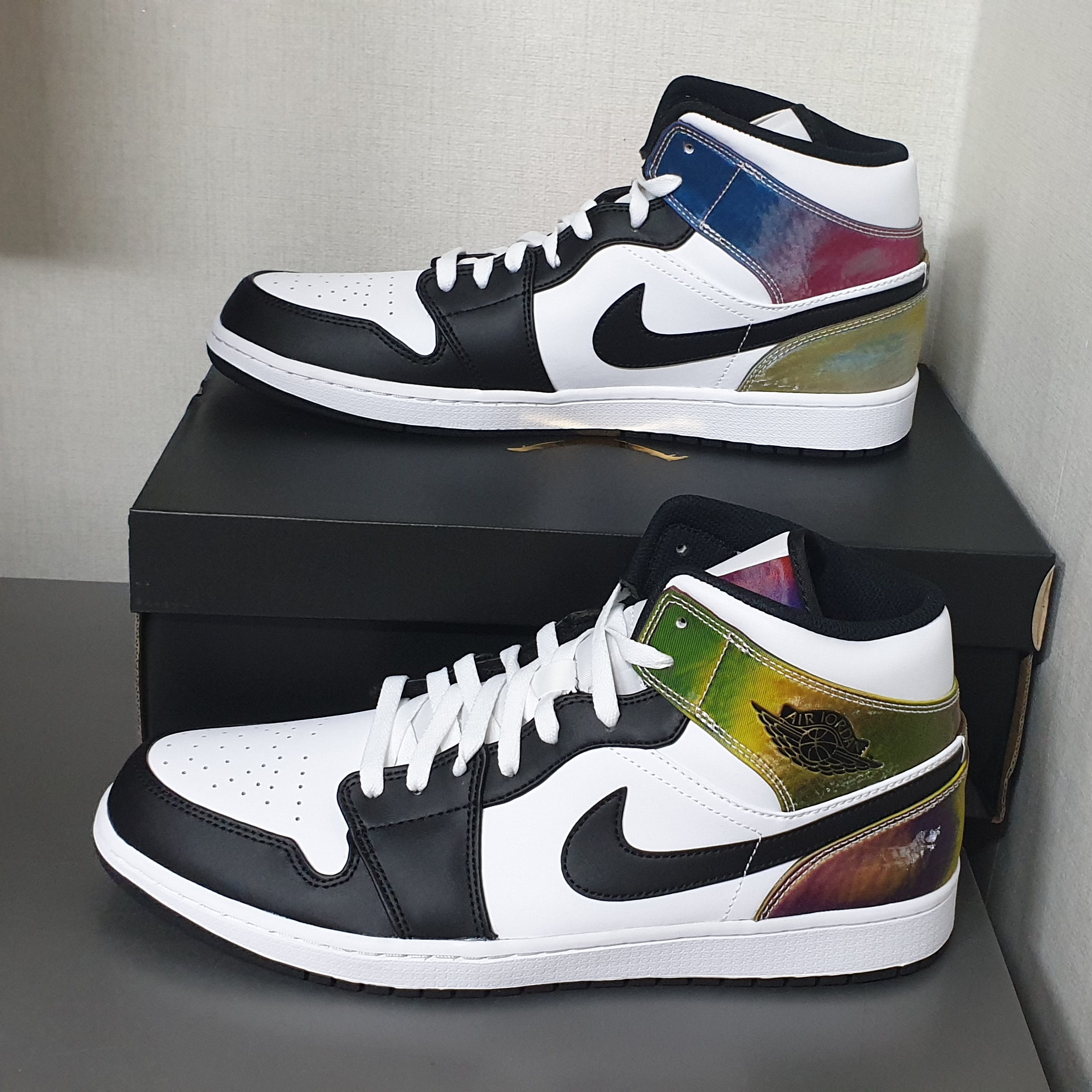 Jordan 1 Mid SE Heat Reactive 착용 스타일