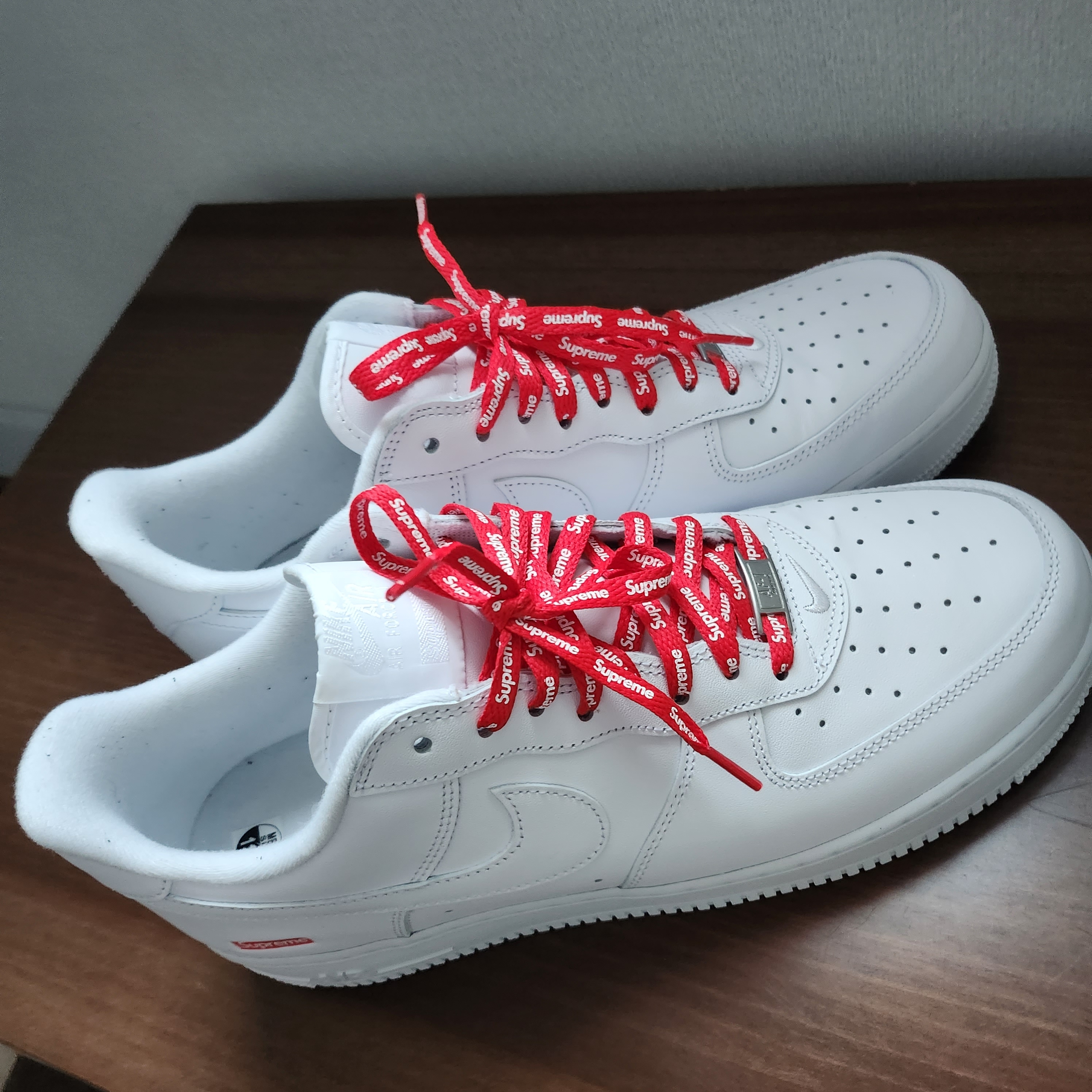 Nike x Supreme Air Force 1 Low White 착용 스타일