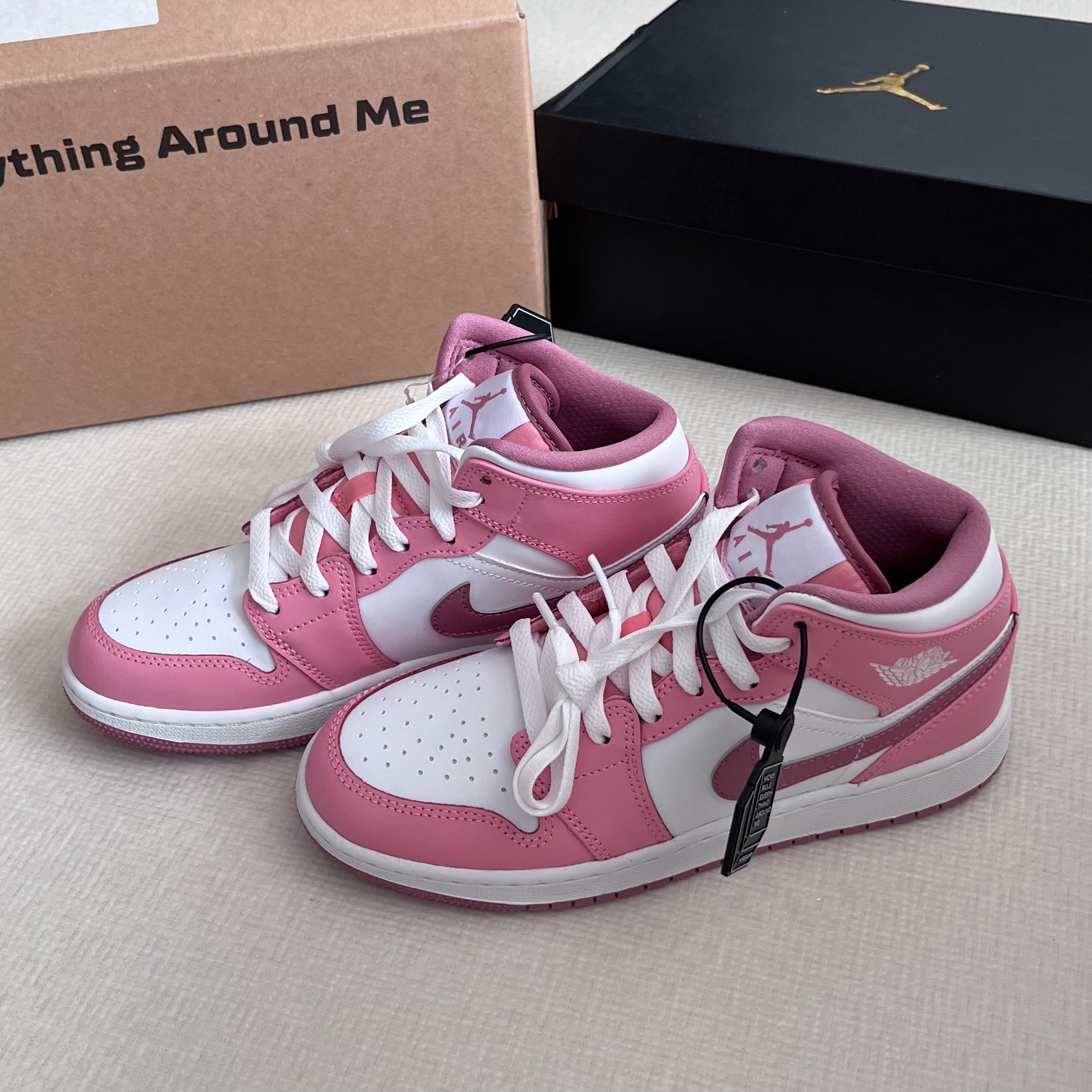(GS) Jordan 1 Mid Coral Chalk Desert Berry 착용 스타일