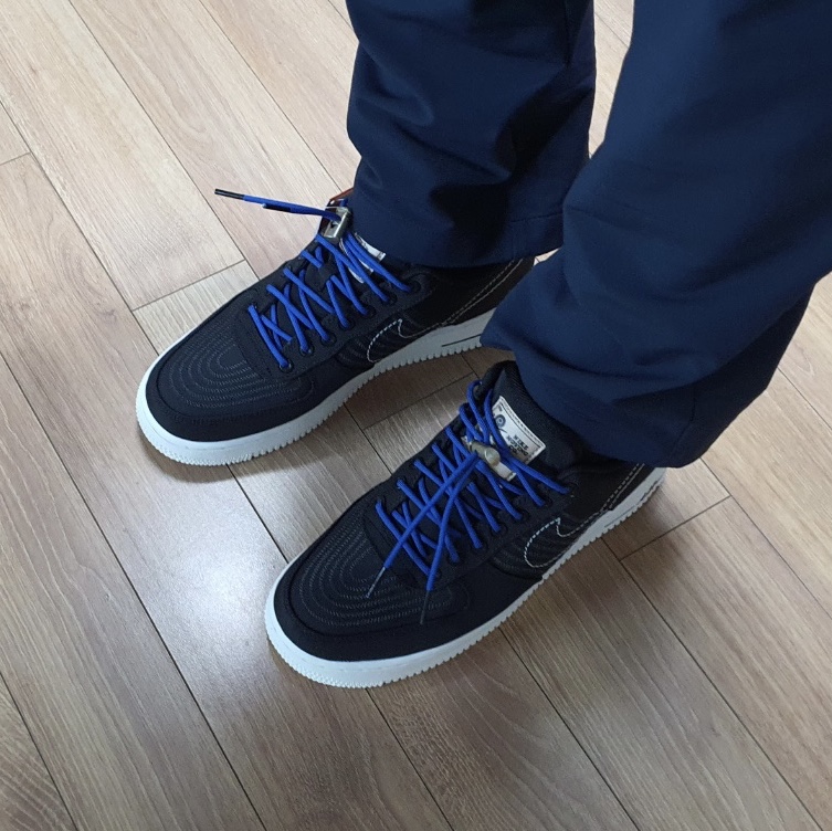 Nike Air Force 1 '07 LV8 Black Anthracite 착용 스타일 - 1