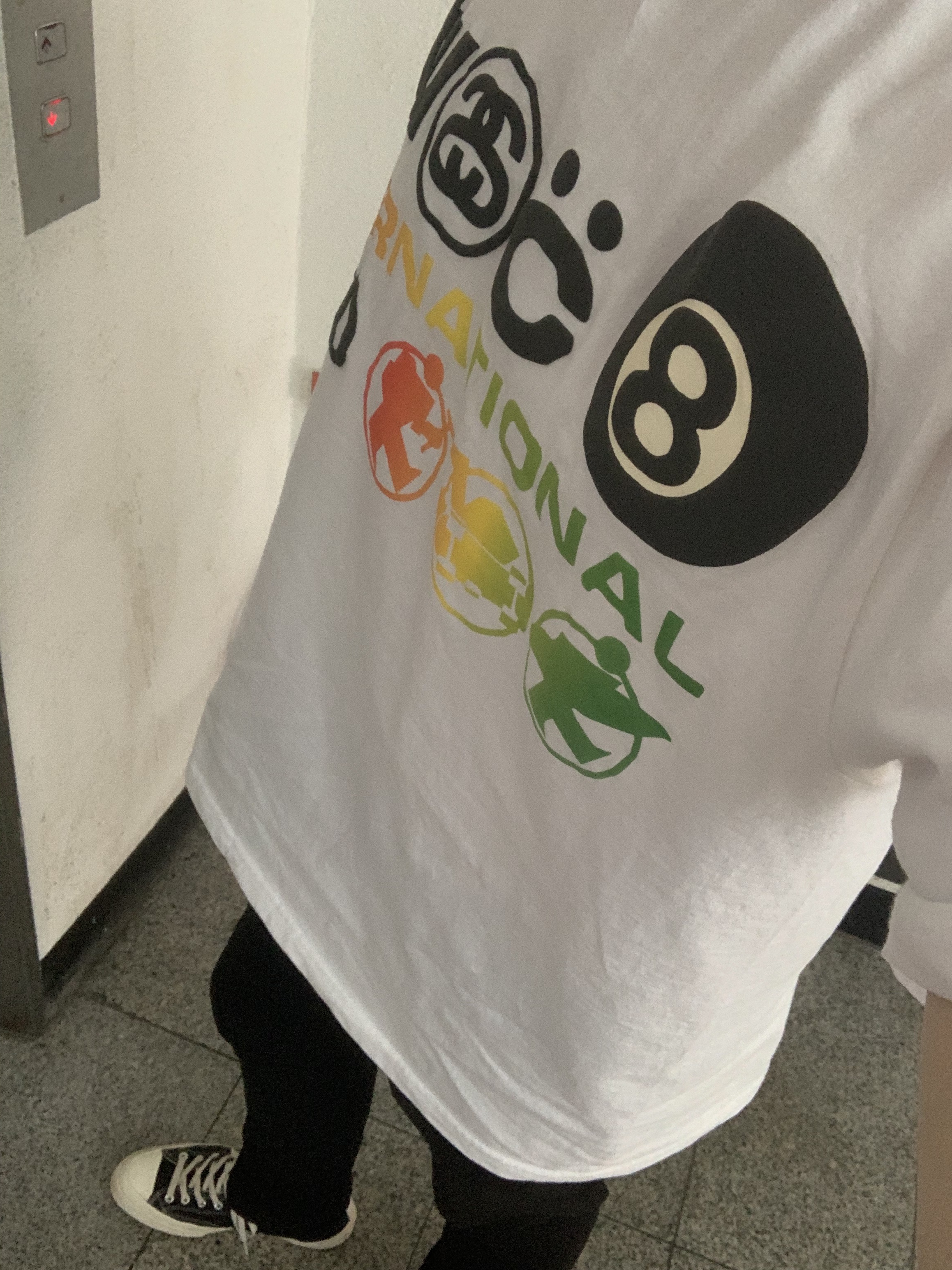 Stussy x Cactus Plant Flea Market International T-Shirt White, Converse x Play Comme des Garcons Chuck 70 Hi Black 착용 스타일 - 2
