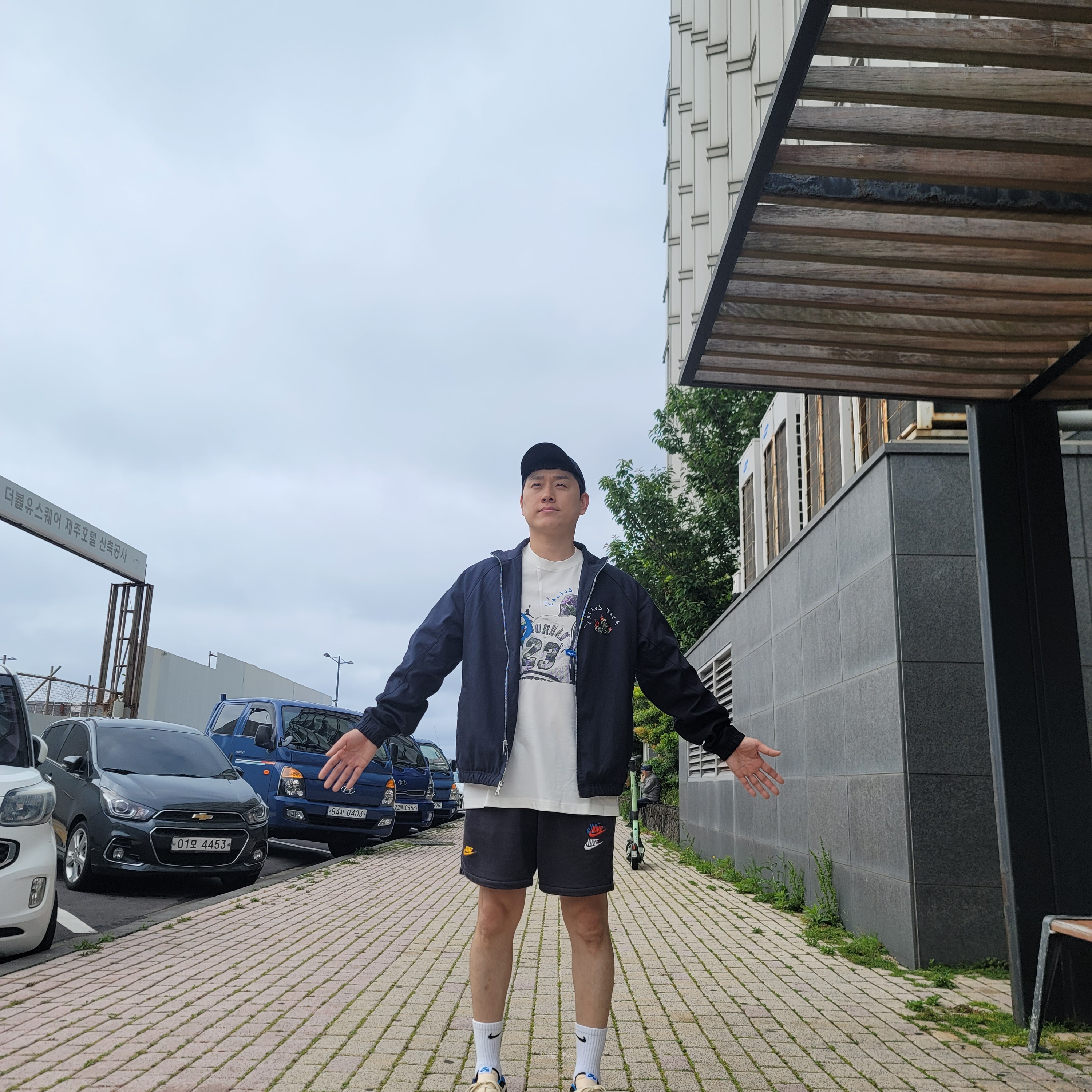 조던 x 트래비스 스캇 우븐 자켓 블랙 - 아시아, 조던 x 트래비스 스캇 x 프라그먼트 티셔츠 세일 (DJ0619-133) 착용 스타일 - 3