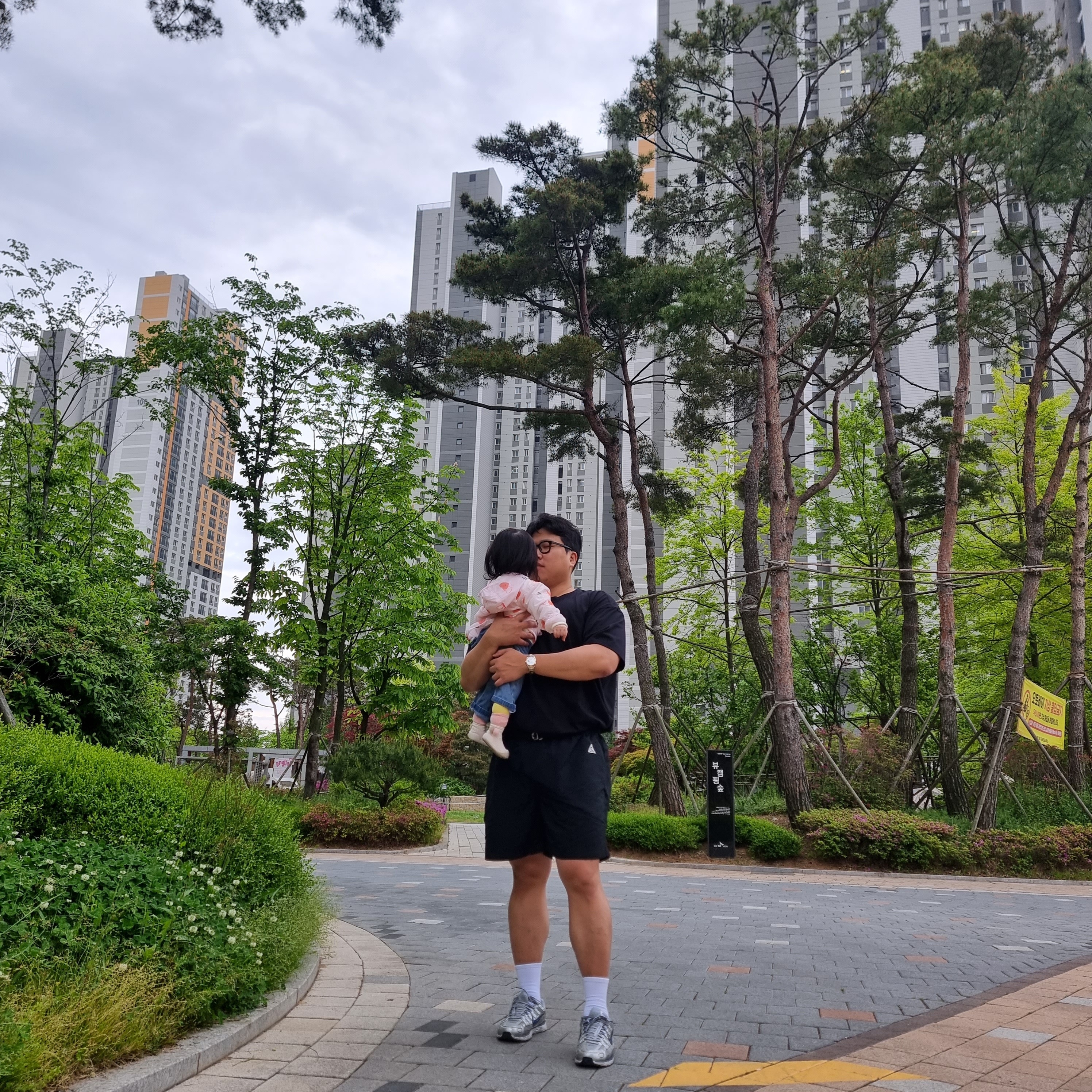 Nike NRG ACG Trail Shorts Black Dark Smoke Grey - Asia, Nike ACG Always Consider T-Shirt Black - US/EU 착용 스타일 - 1