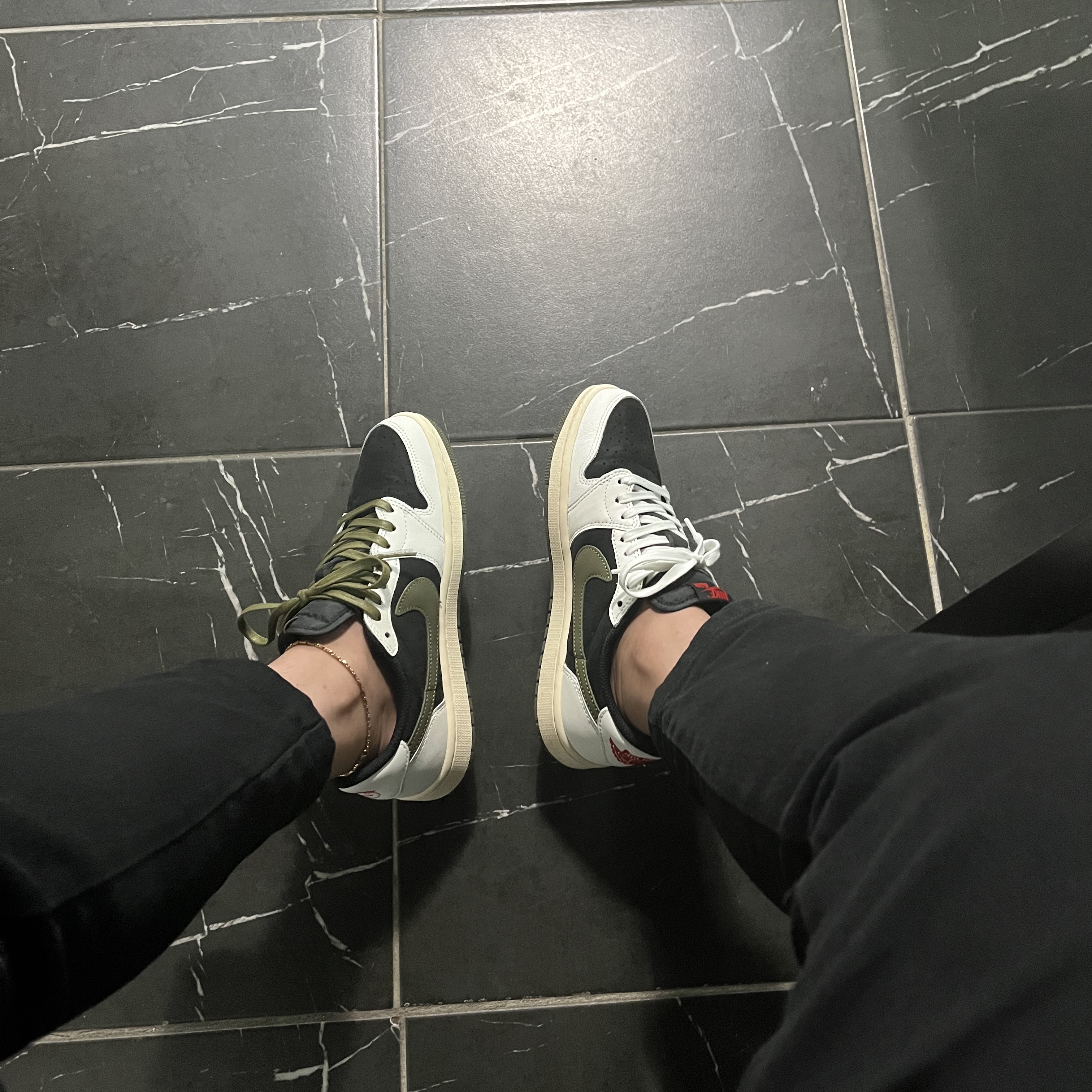 (W) Jordan 1 x Travis Scott Retro Low OG SP Medium Olive 착용 스타일